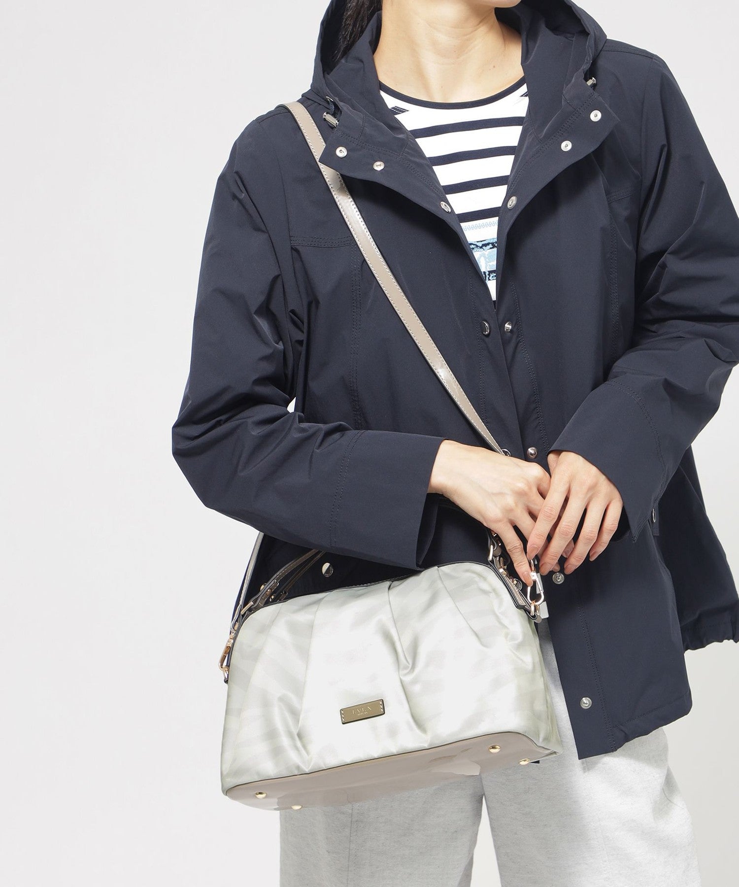 2213-U512252809__J,09,