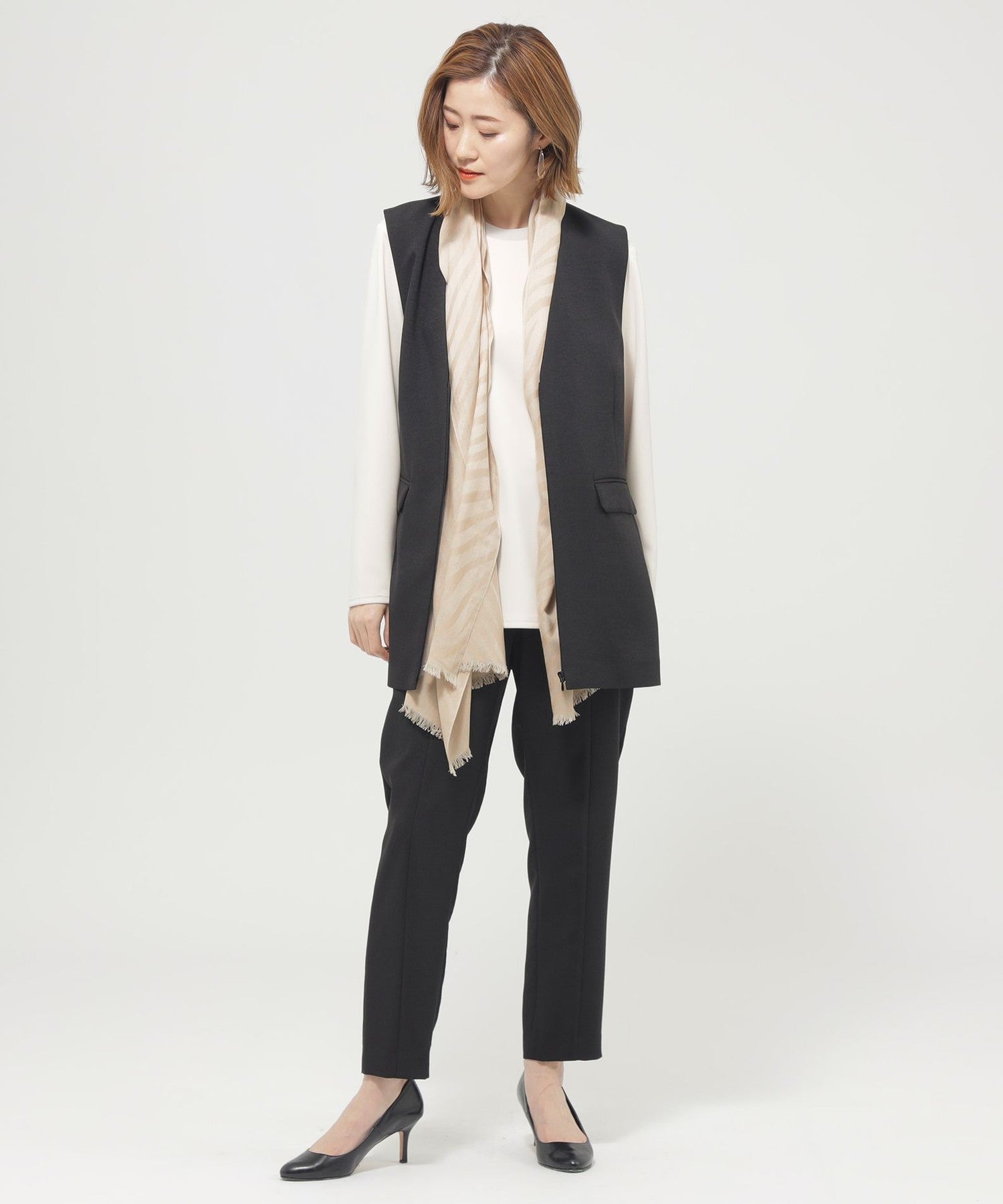 2213-U575257214__J,14,