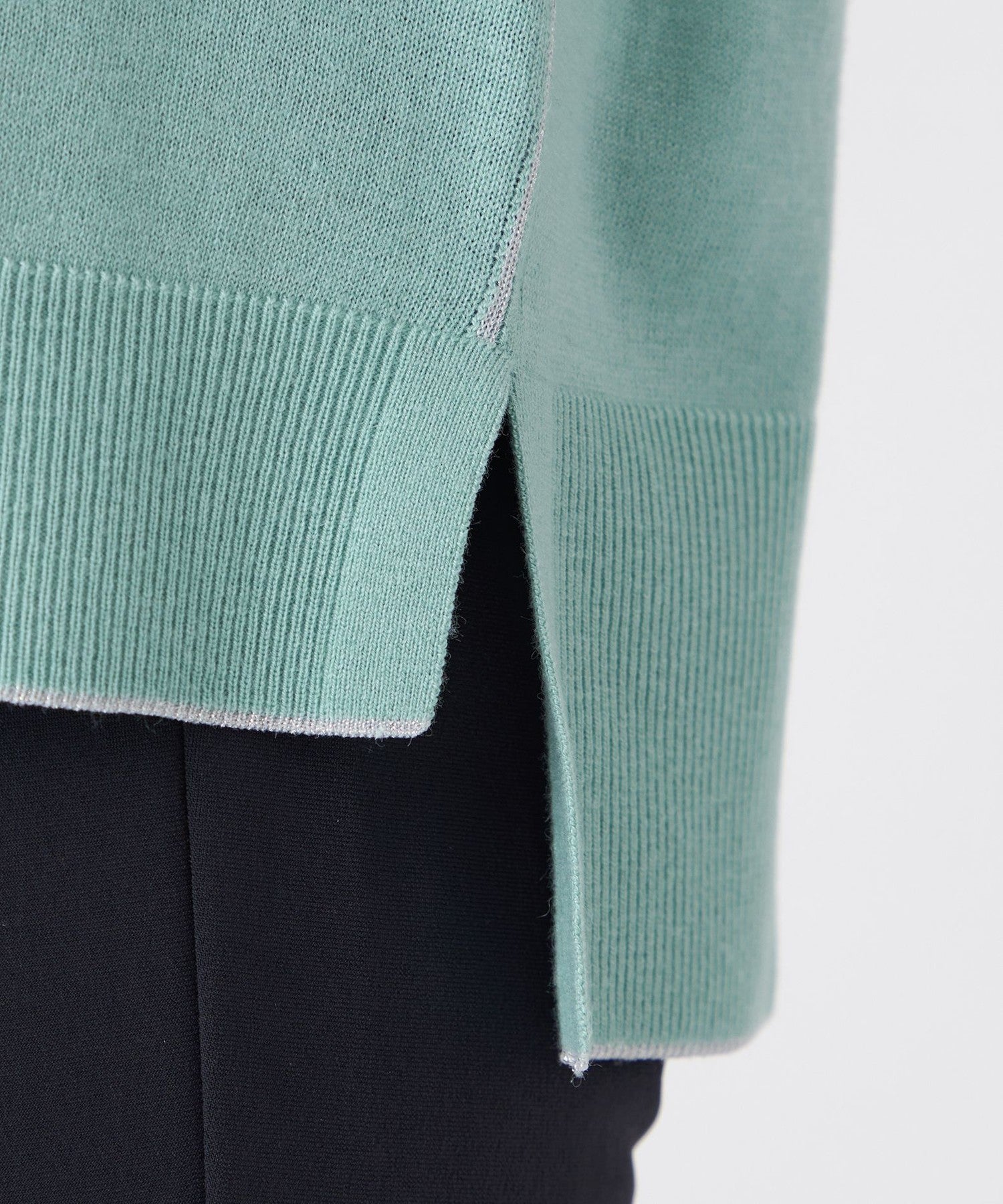 2213-U5N2369424__P,24,