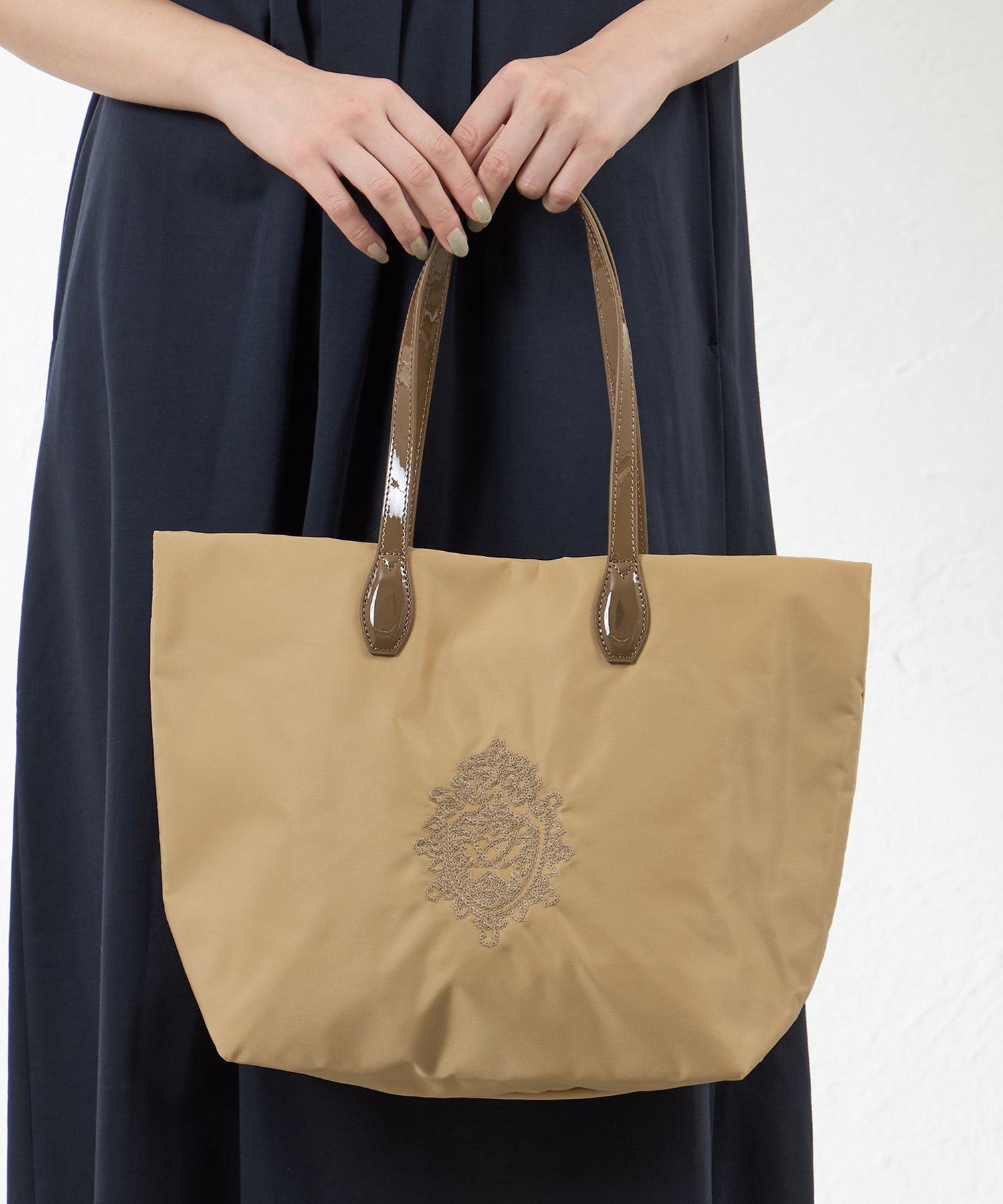 2231-V512462429__J,29,