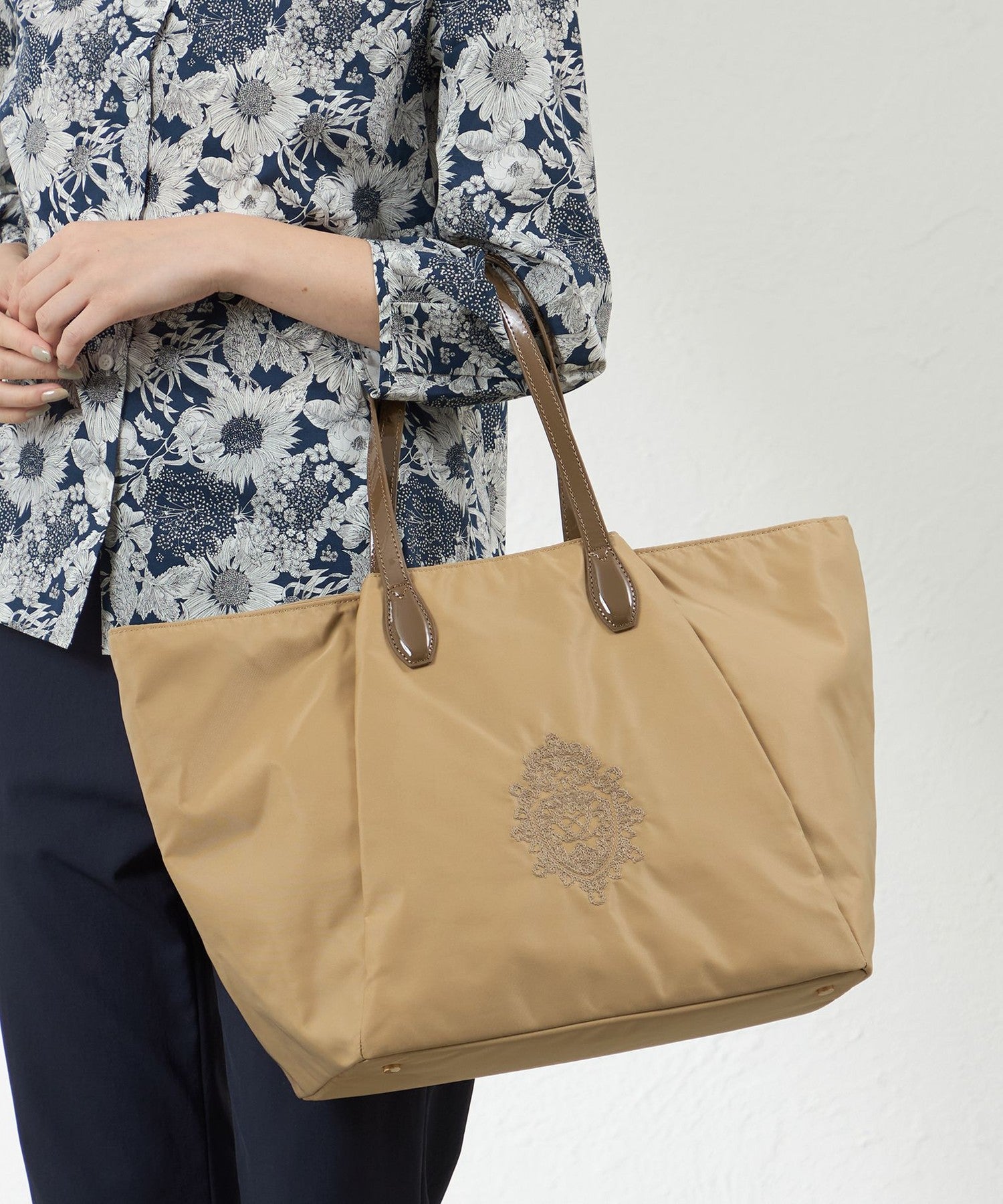 2231-V512562429__I,29,