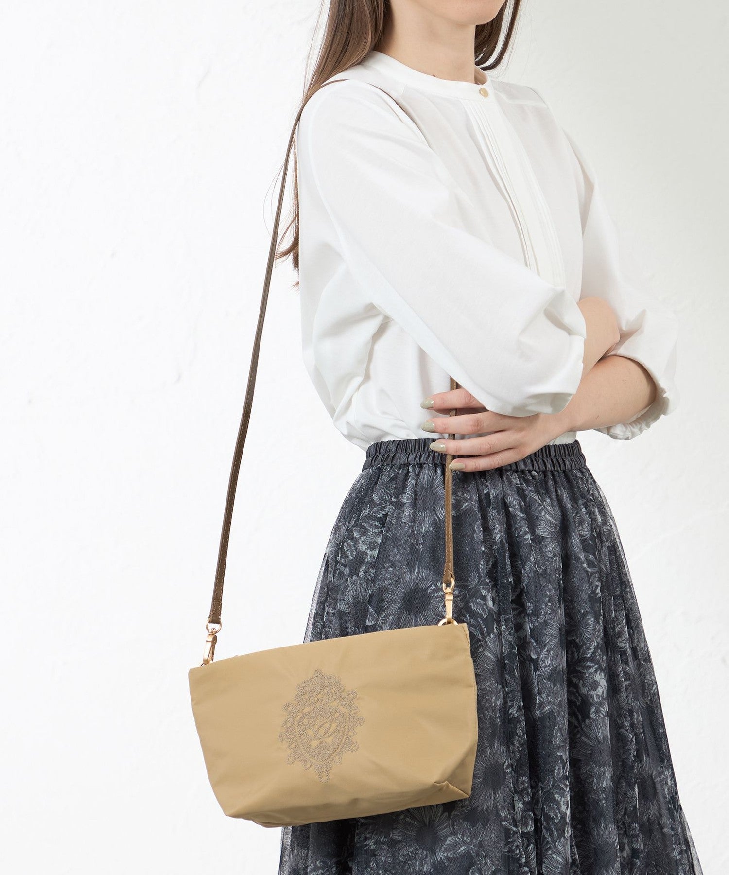 2231-V512662429__J,29,