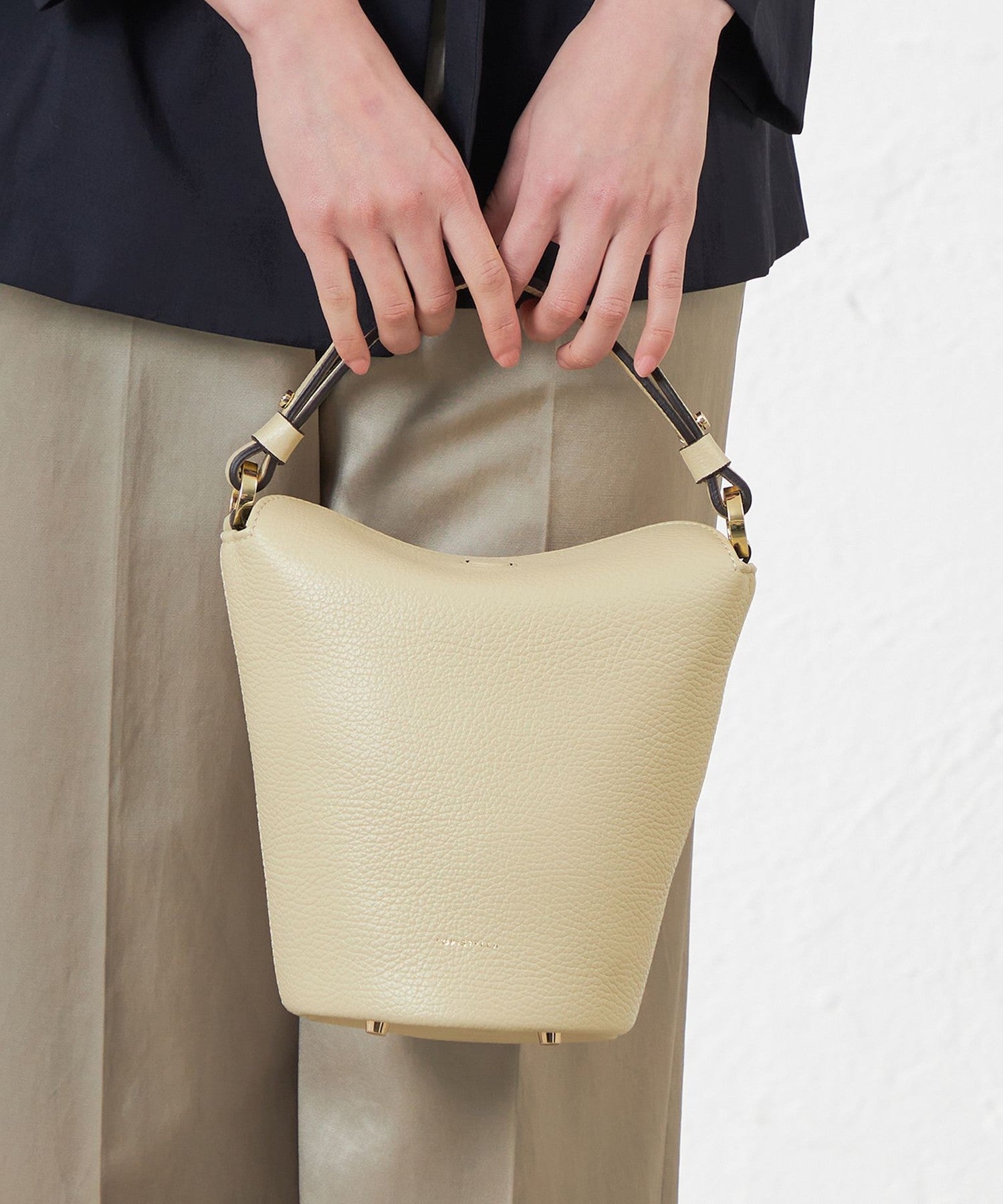 2231-V514251972__H,72,