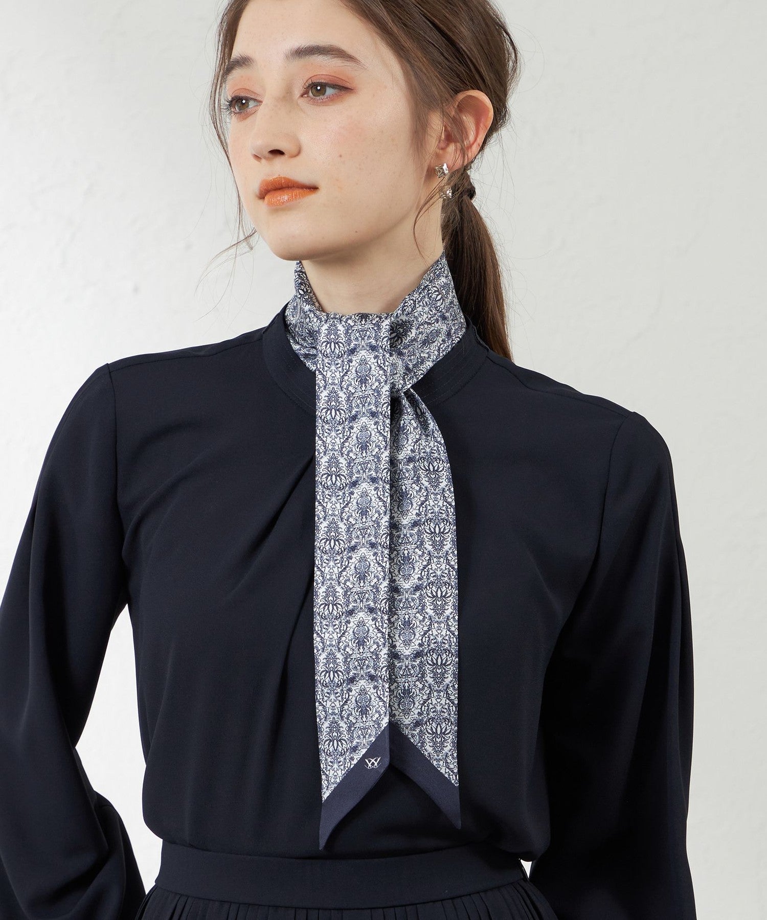 2231-V572550429__,29,