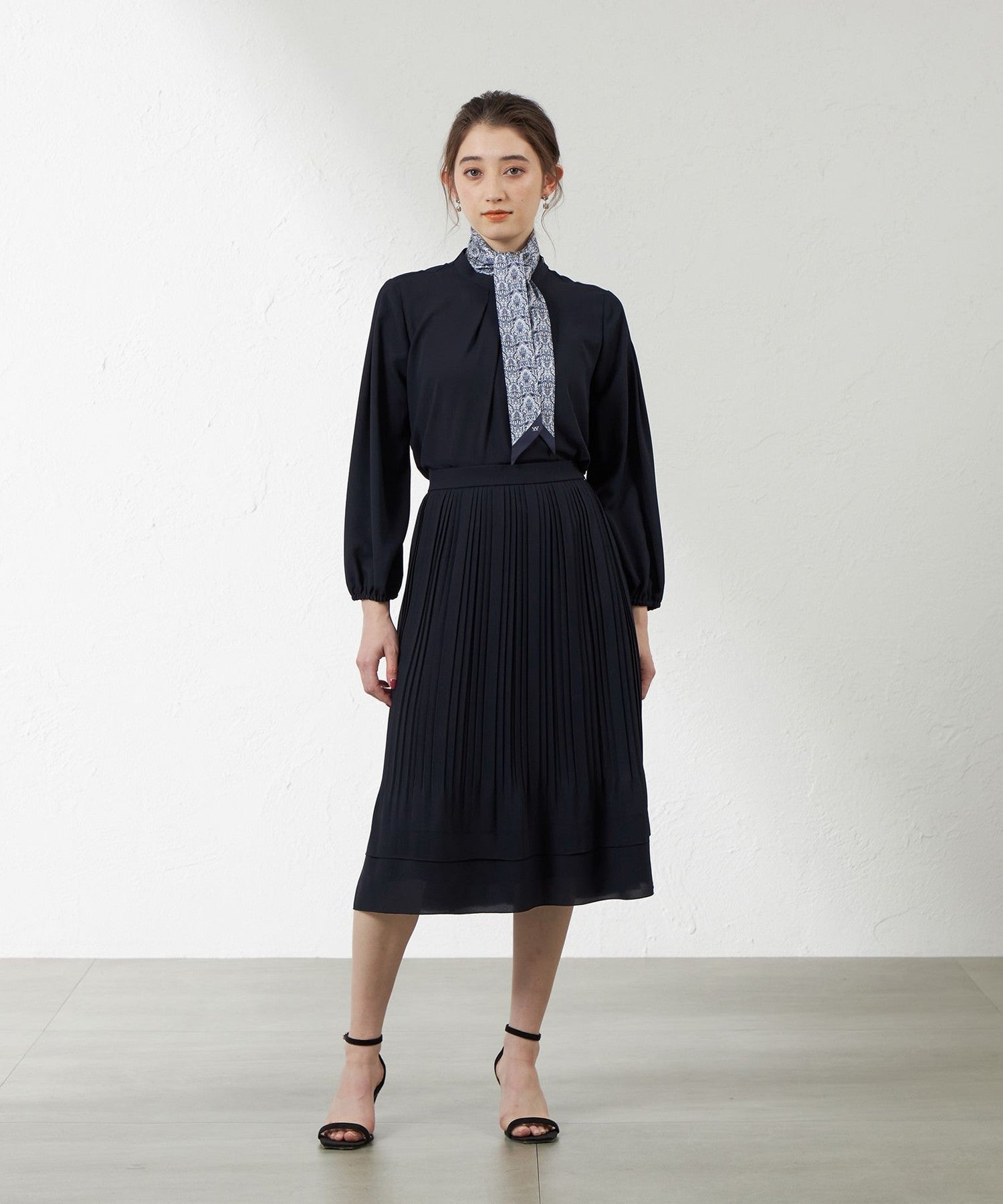 2231-V572550470__H,70,