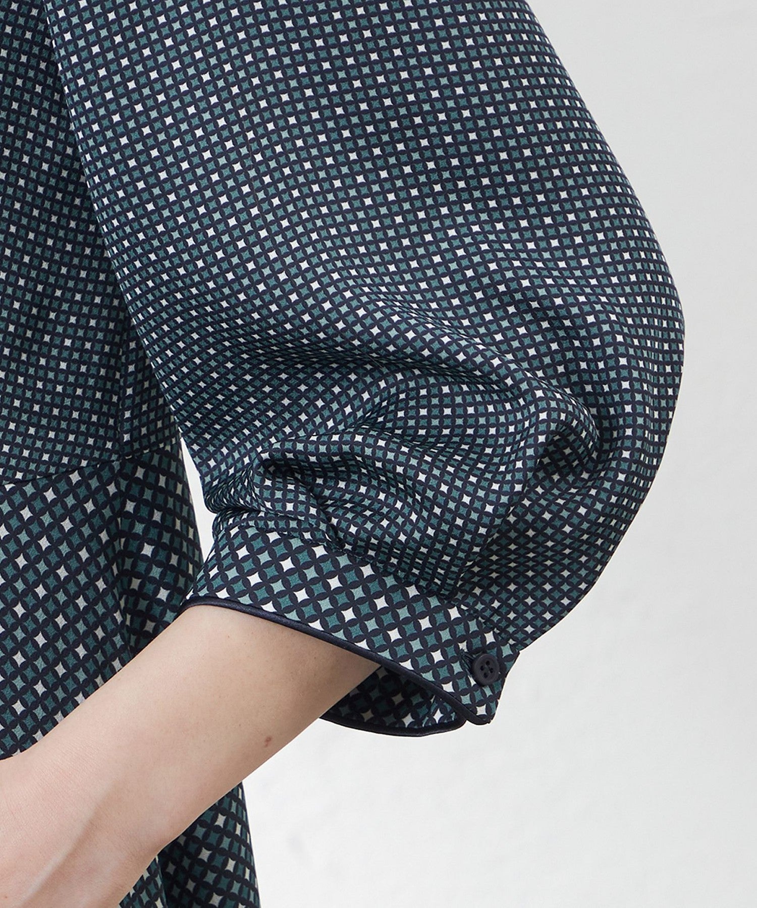 2231-V5J0947672__M,72,