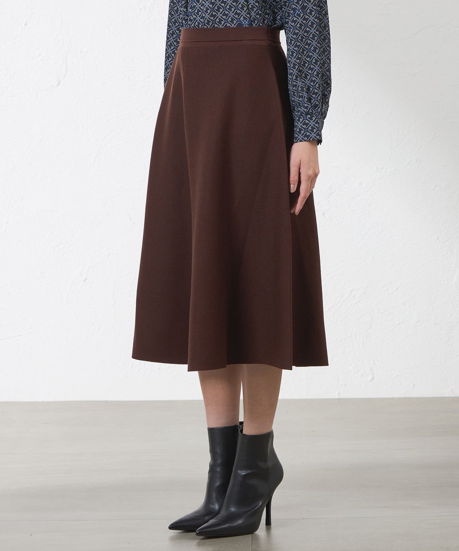 2231-V5S1062356__M,56,