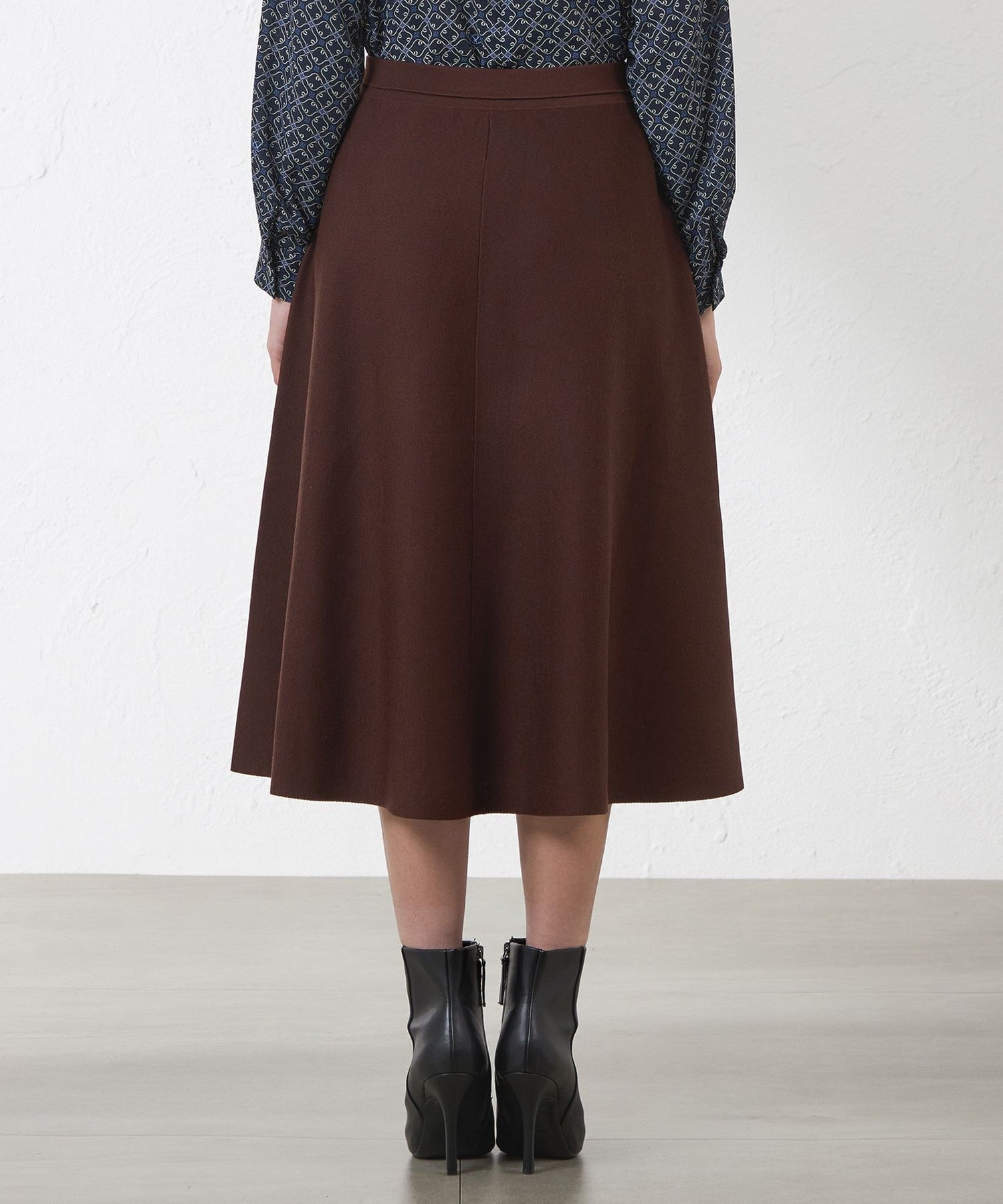 2231-V5S1062356__N,56,