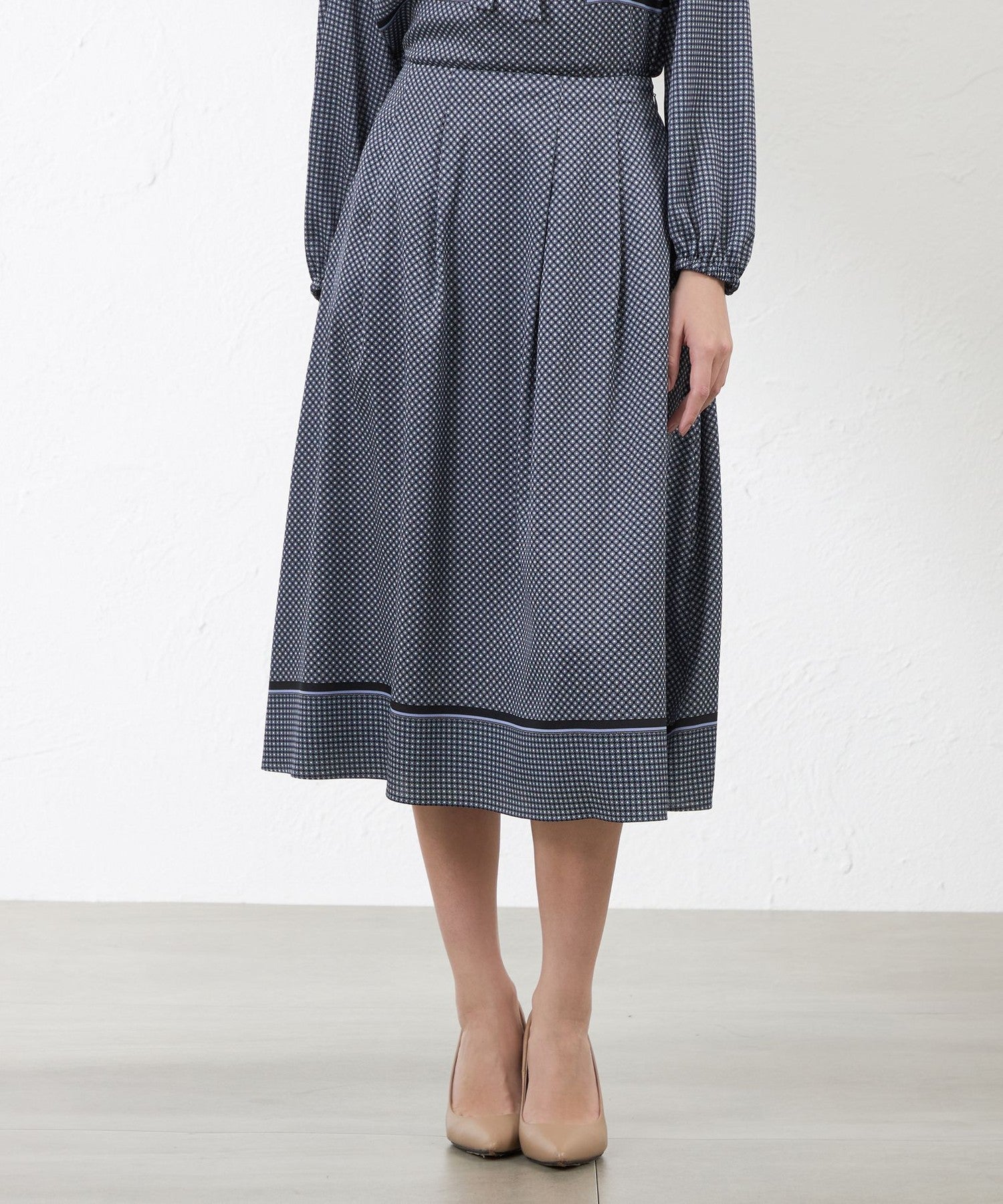 2231-V5S1263329__,29,モデル身長164cm 着用サイズ：38