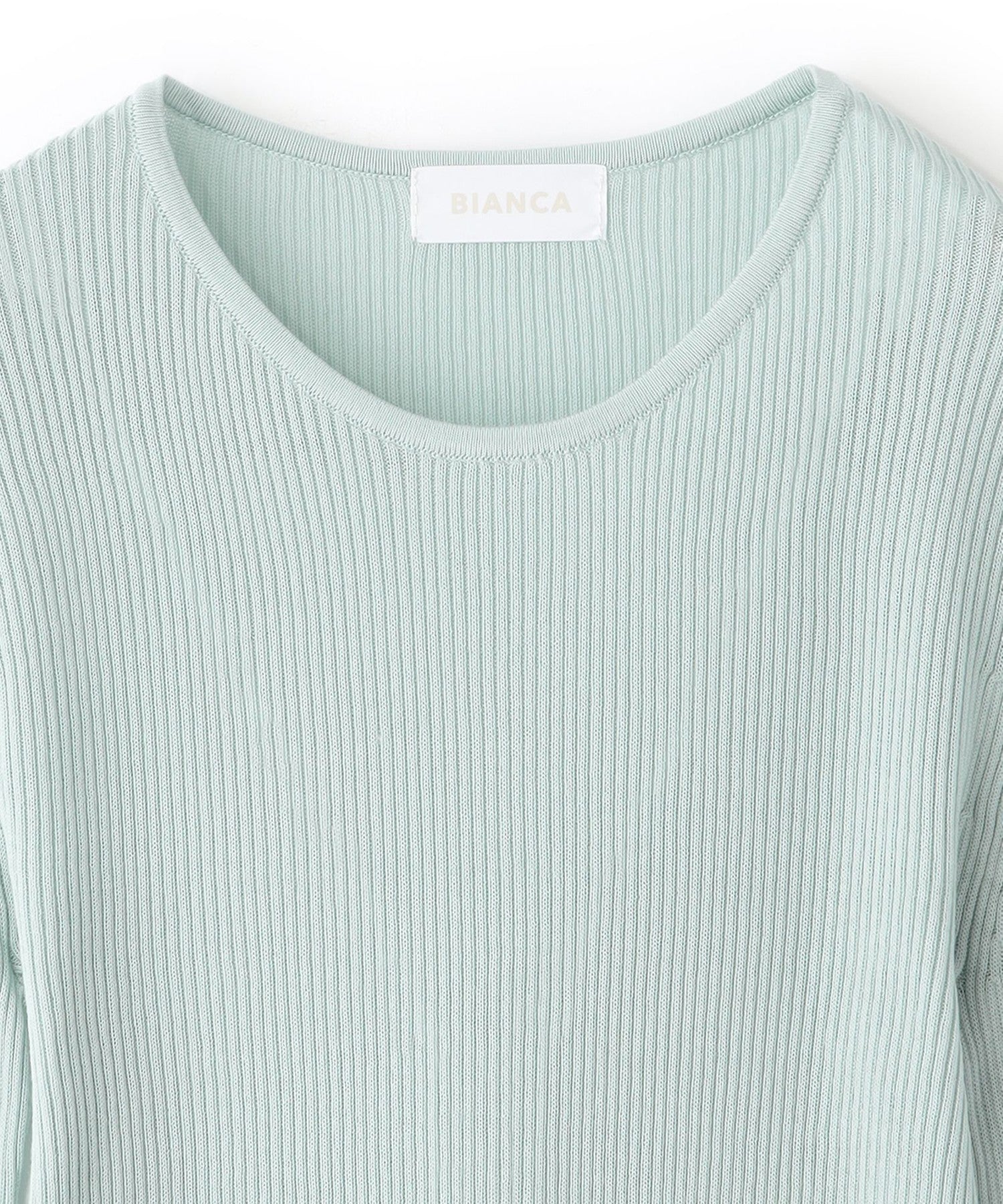 2271-W1N0370670__N,70,