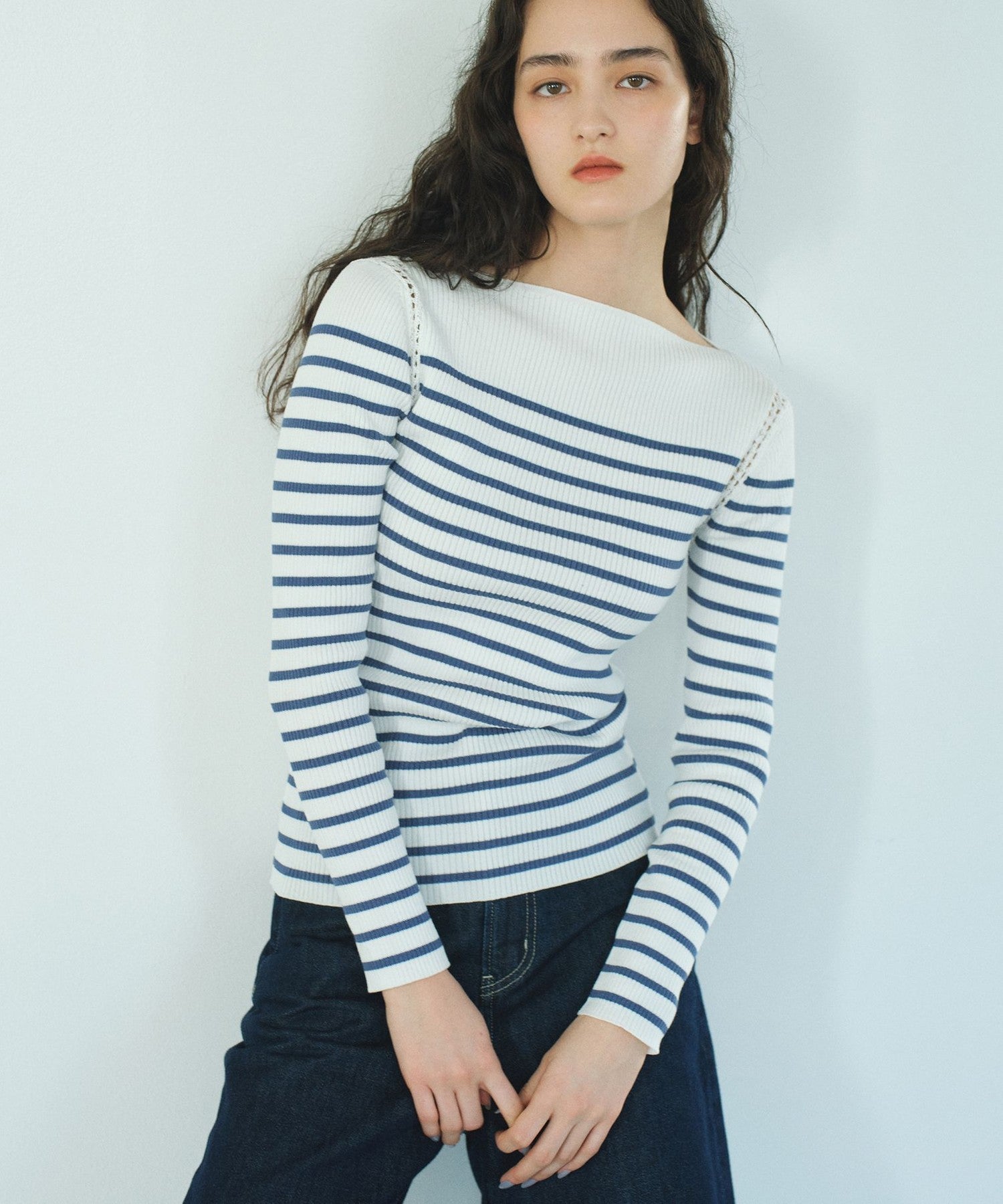 2271-W1N0570824__B,24,