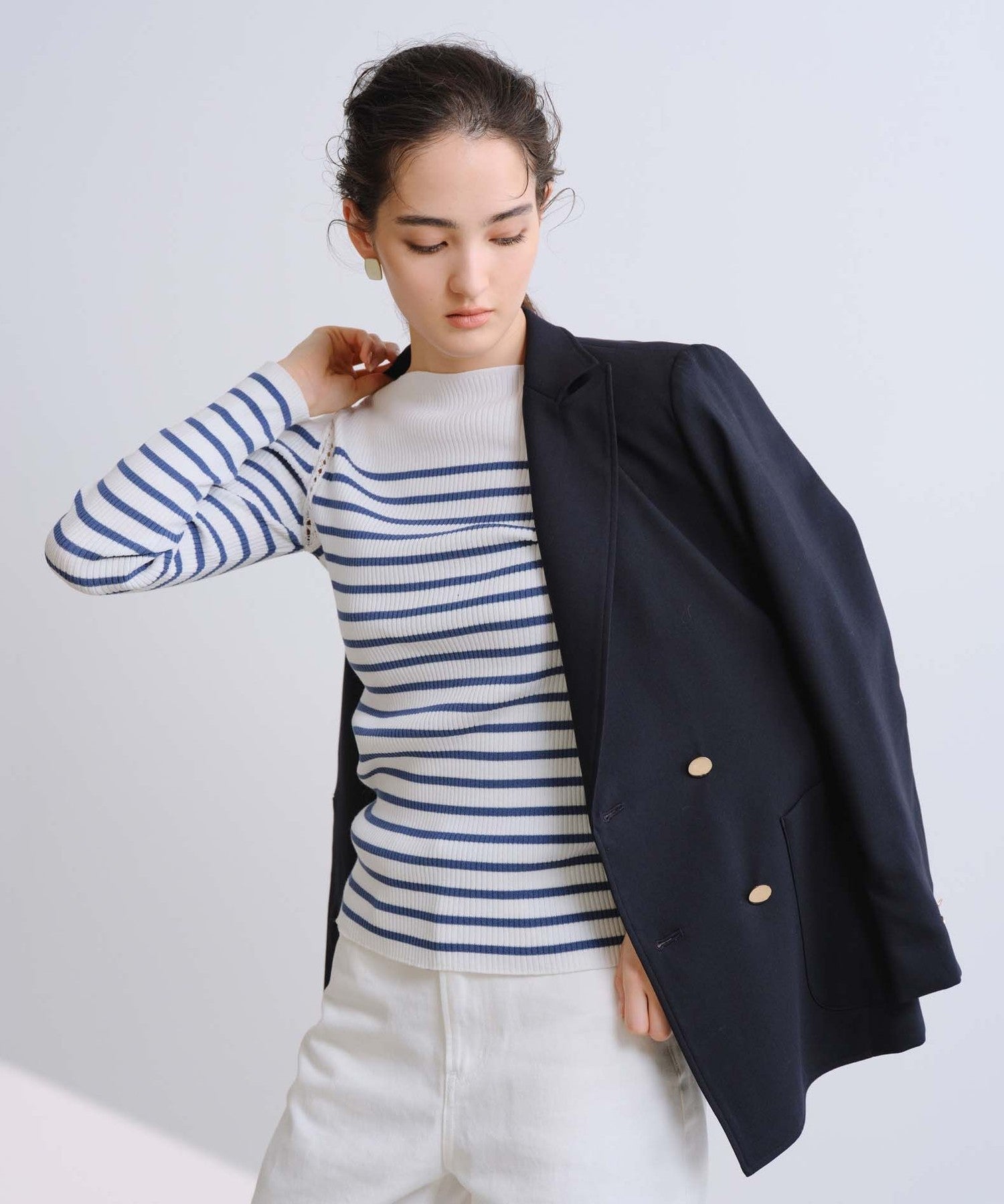 2271-W1N0570824__E,24,