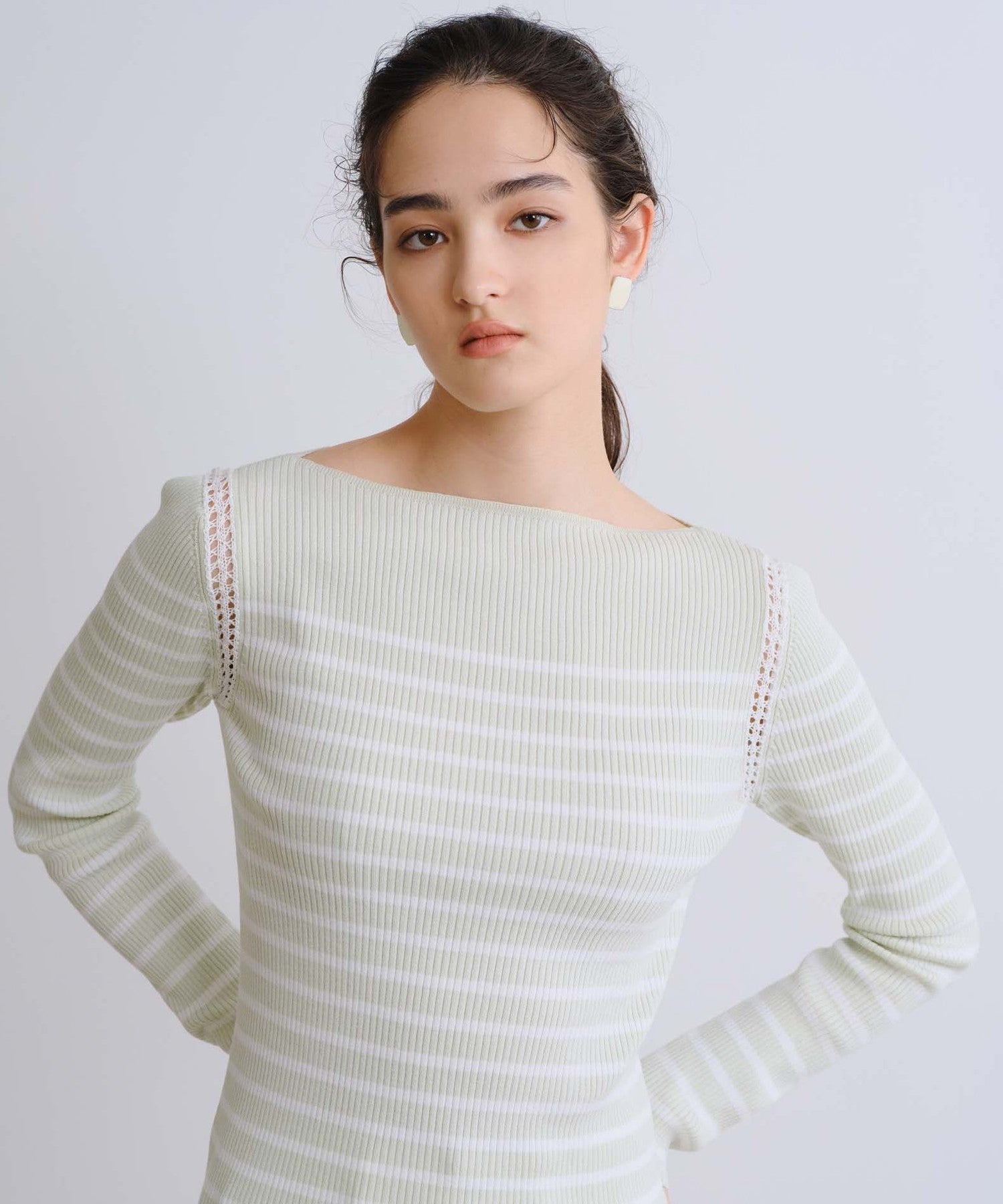 2271-W1N0570824__G,24,