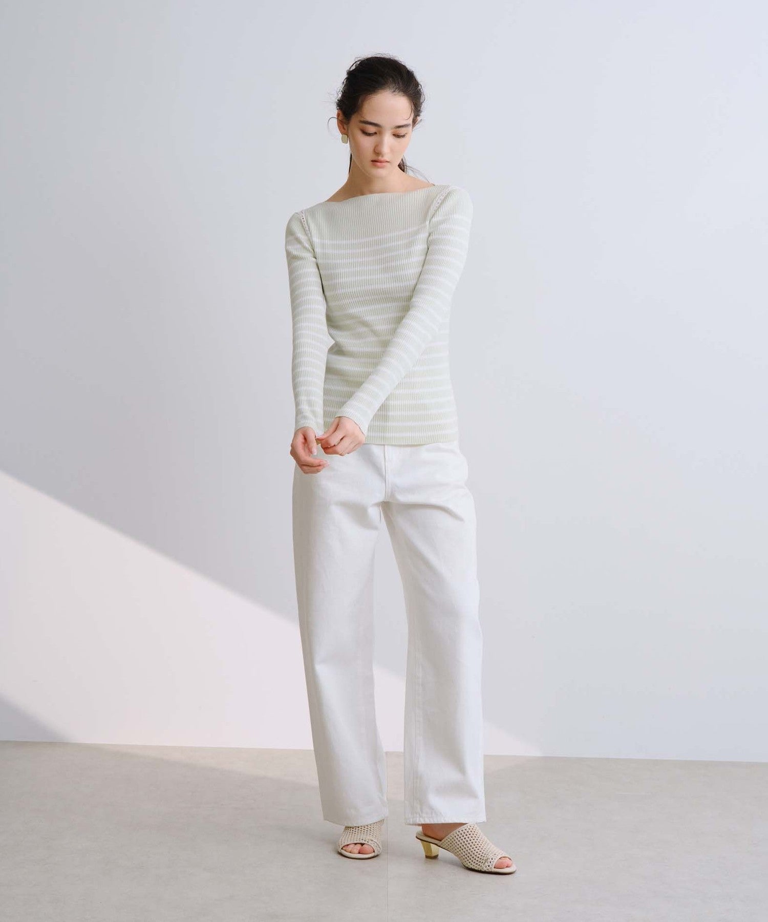 2271-W1N0570824__L,24,