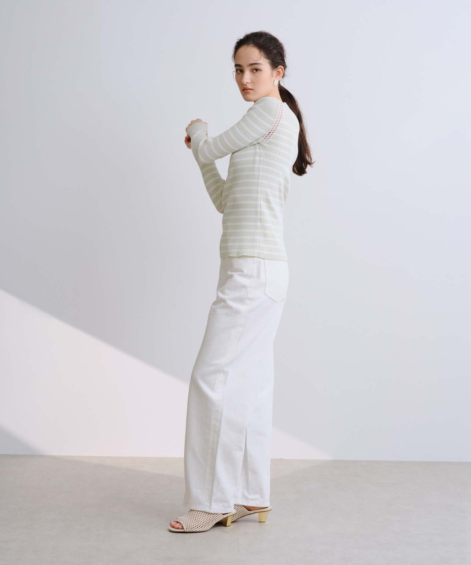 2271-W1N0570824__M,24,