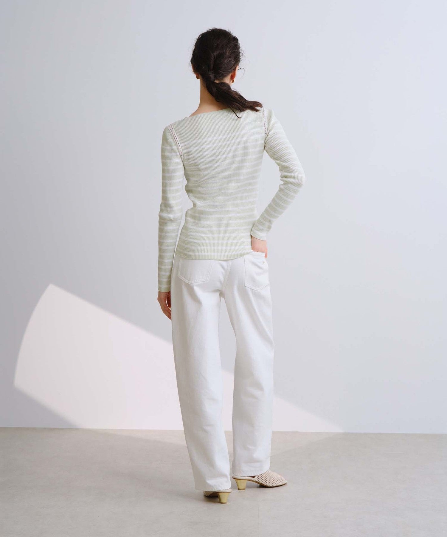 2271-W1N0570824__N,24,