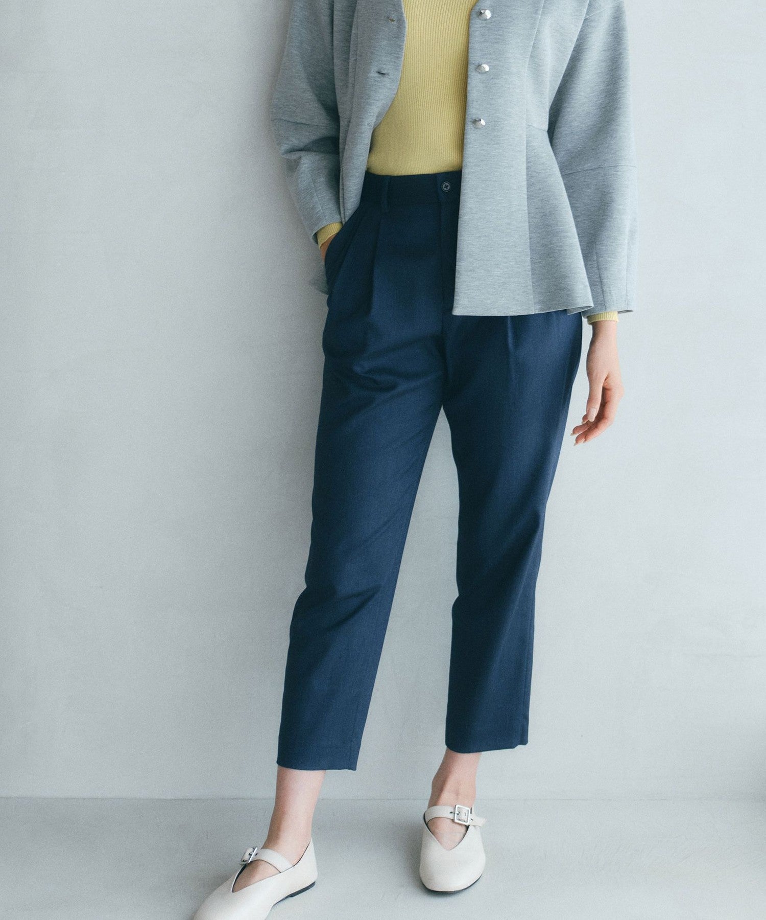 2271-W1R3963328__,28,