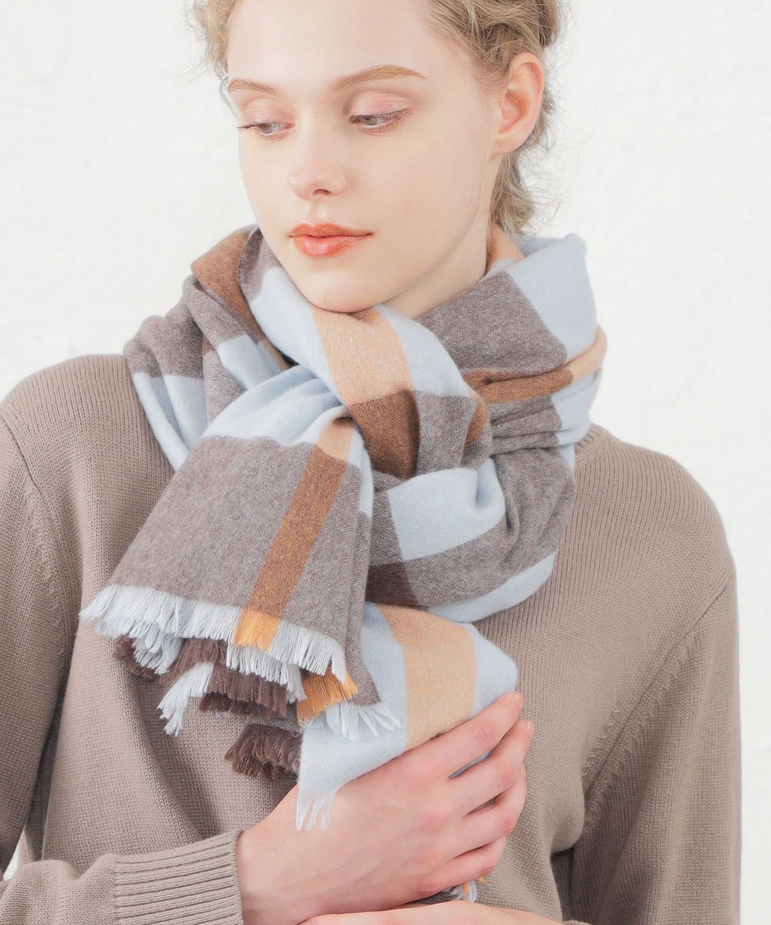 2301-H570122720__A,20,