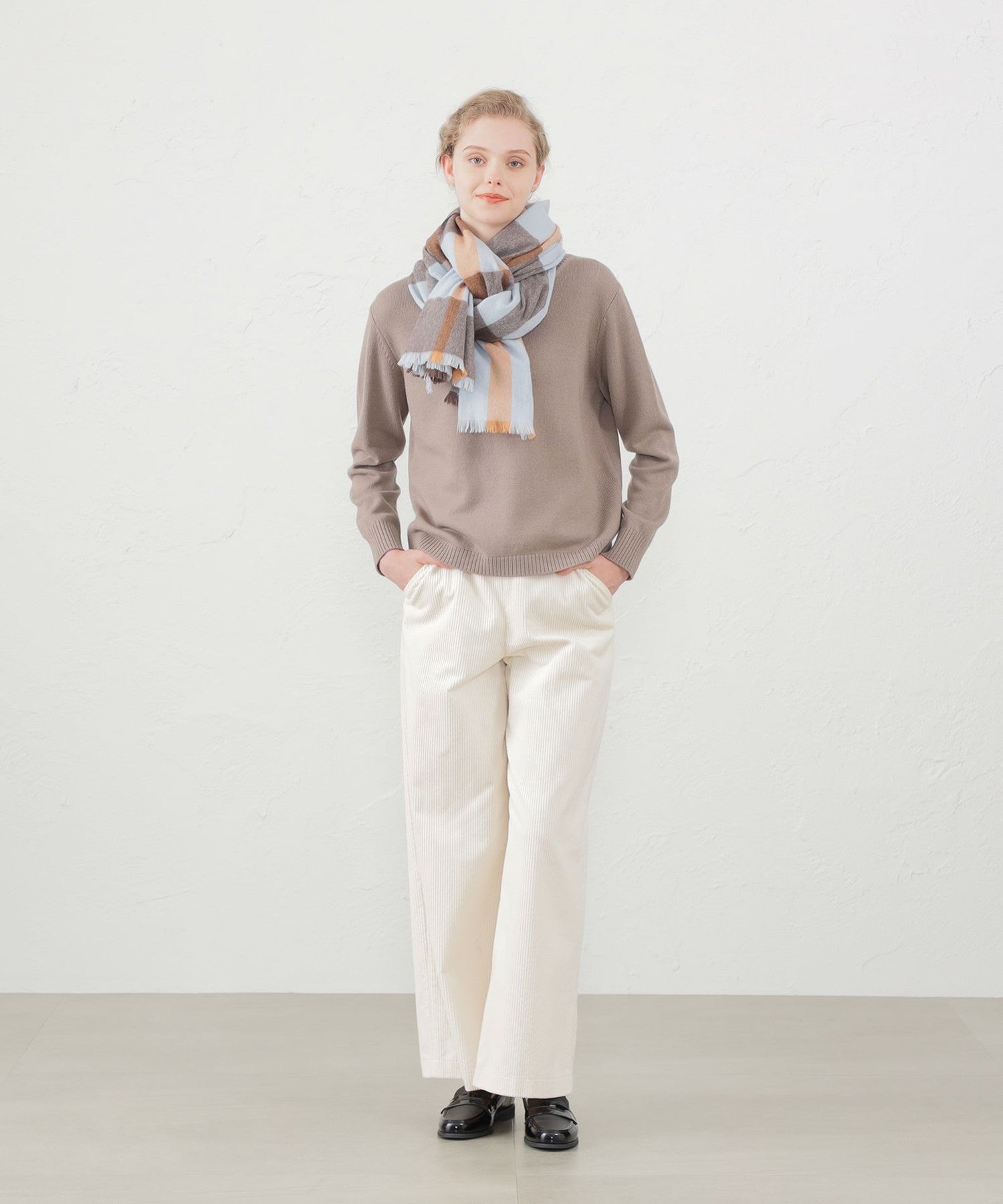 2301-H570122720__F,20,