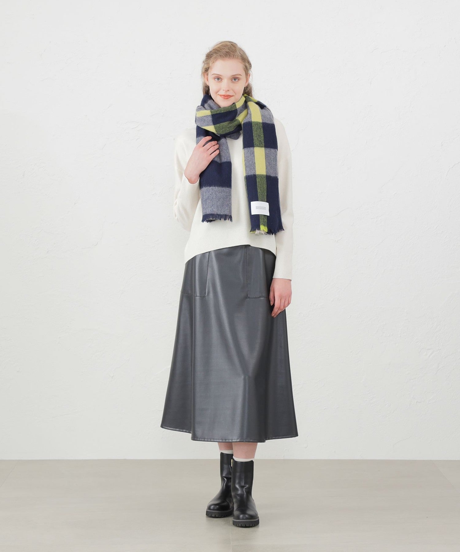 2301-H570122720__J,20,