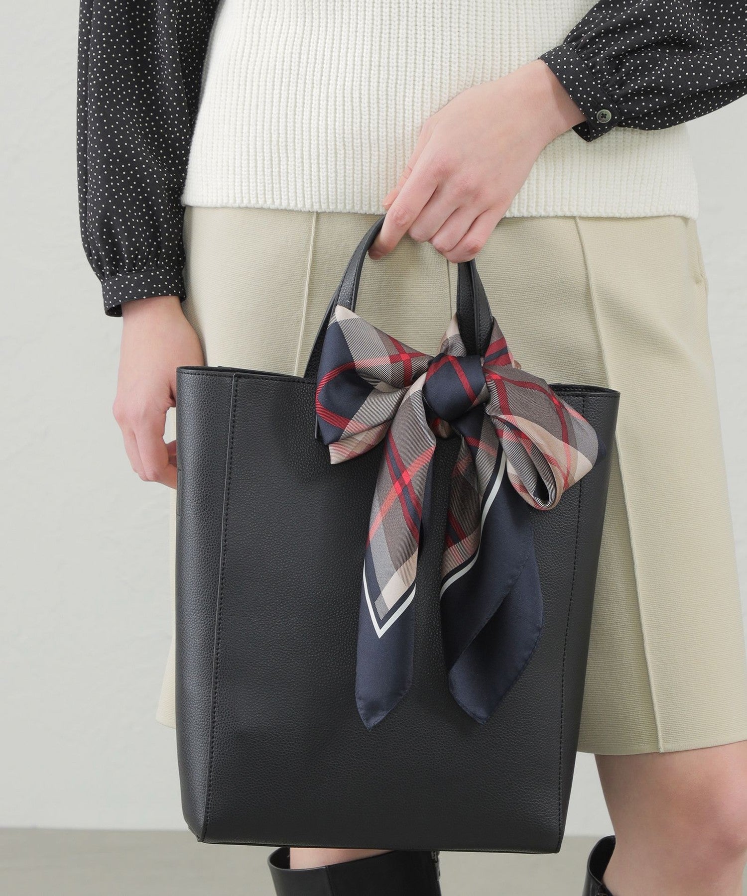 2301-H572232429__A,29,