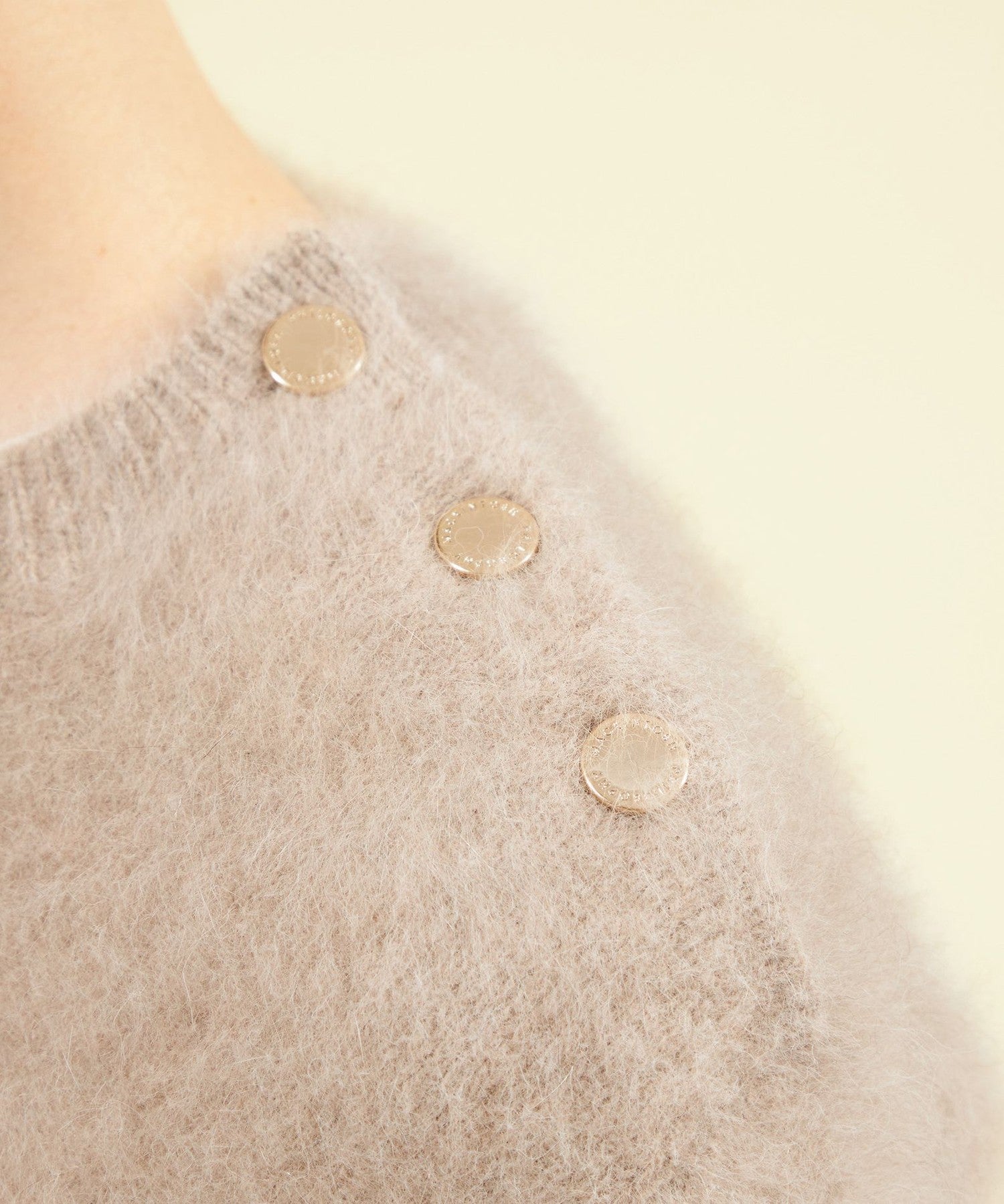 2301-H5N0141640__Q,40,