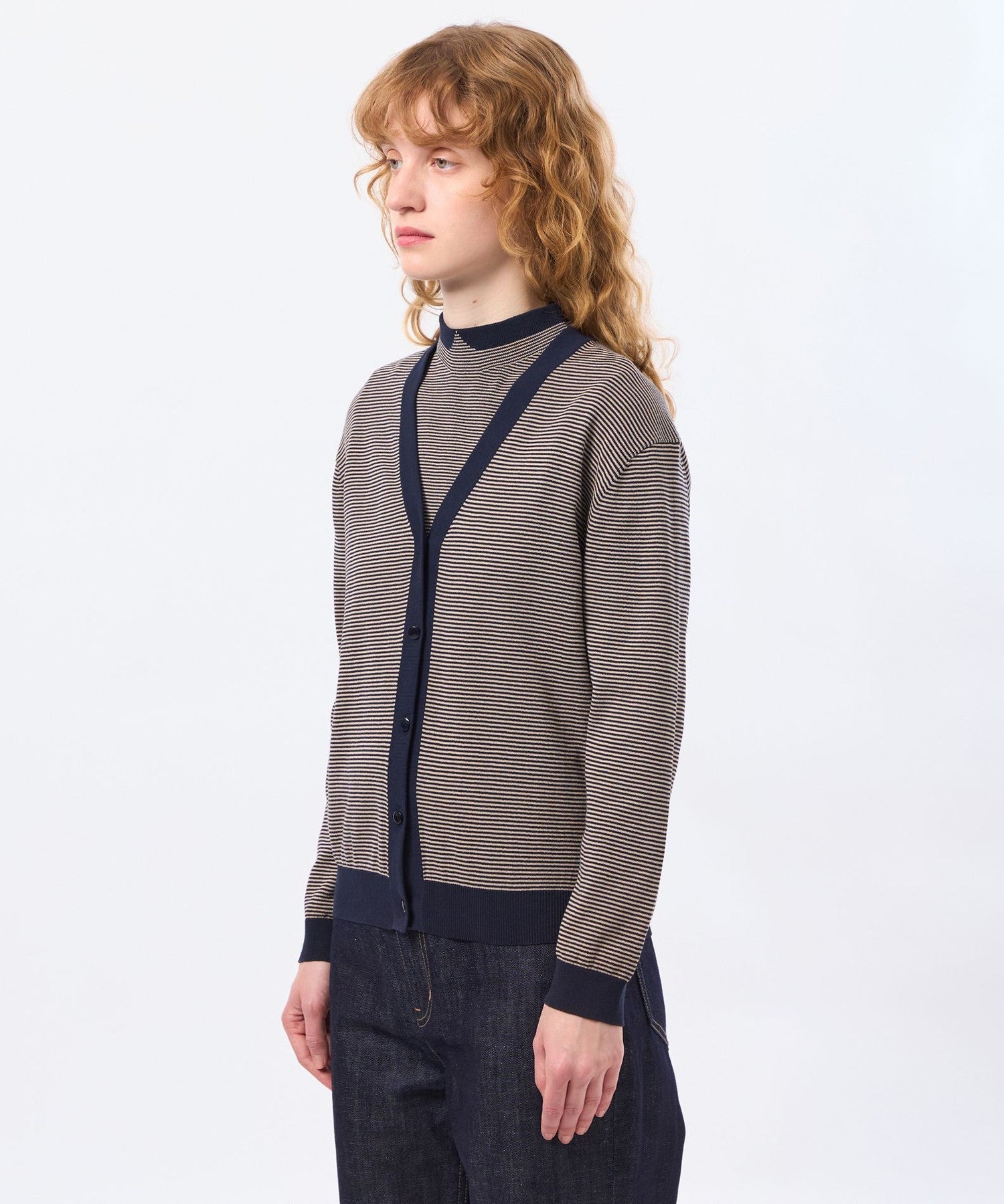 2301-H5N2477127__N,27,