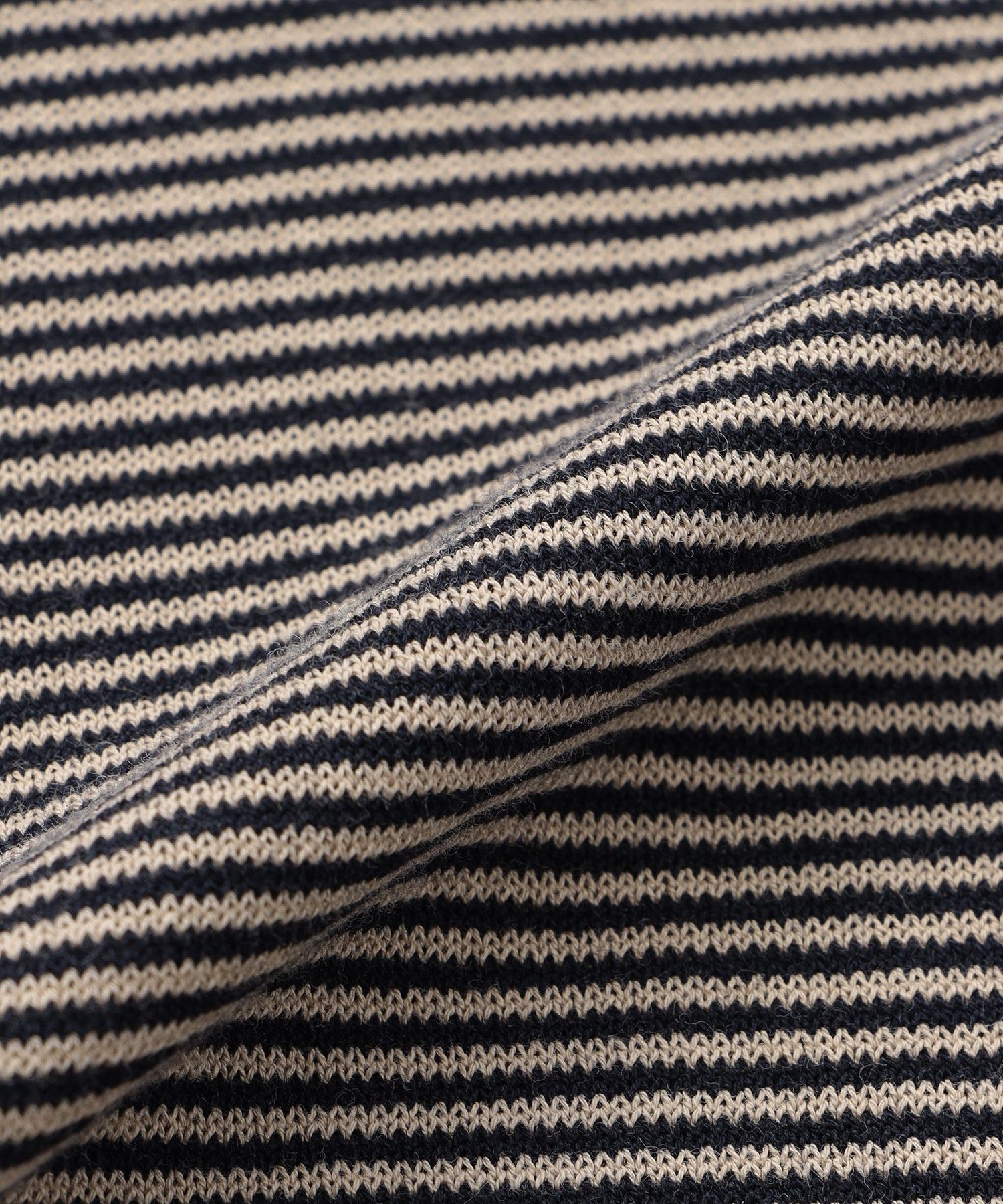 2301-H5N2477127__S,27,