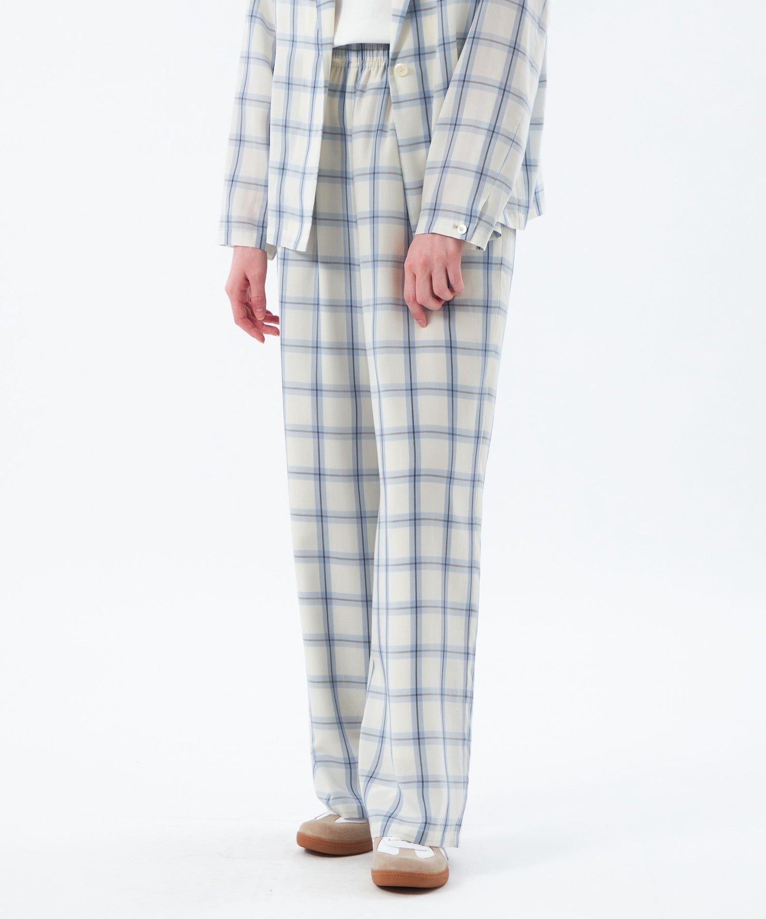 2301-H5R1856102__A,02,モデル身長173cm 着用サイズ：38