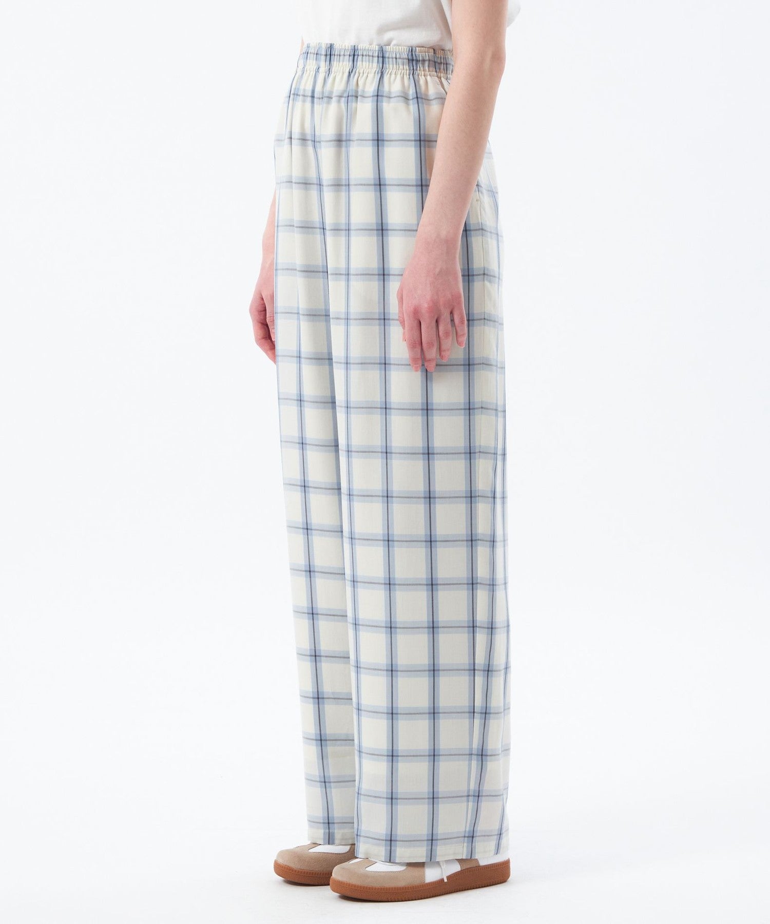 2301-H5R1856102__L,02,