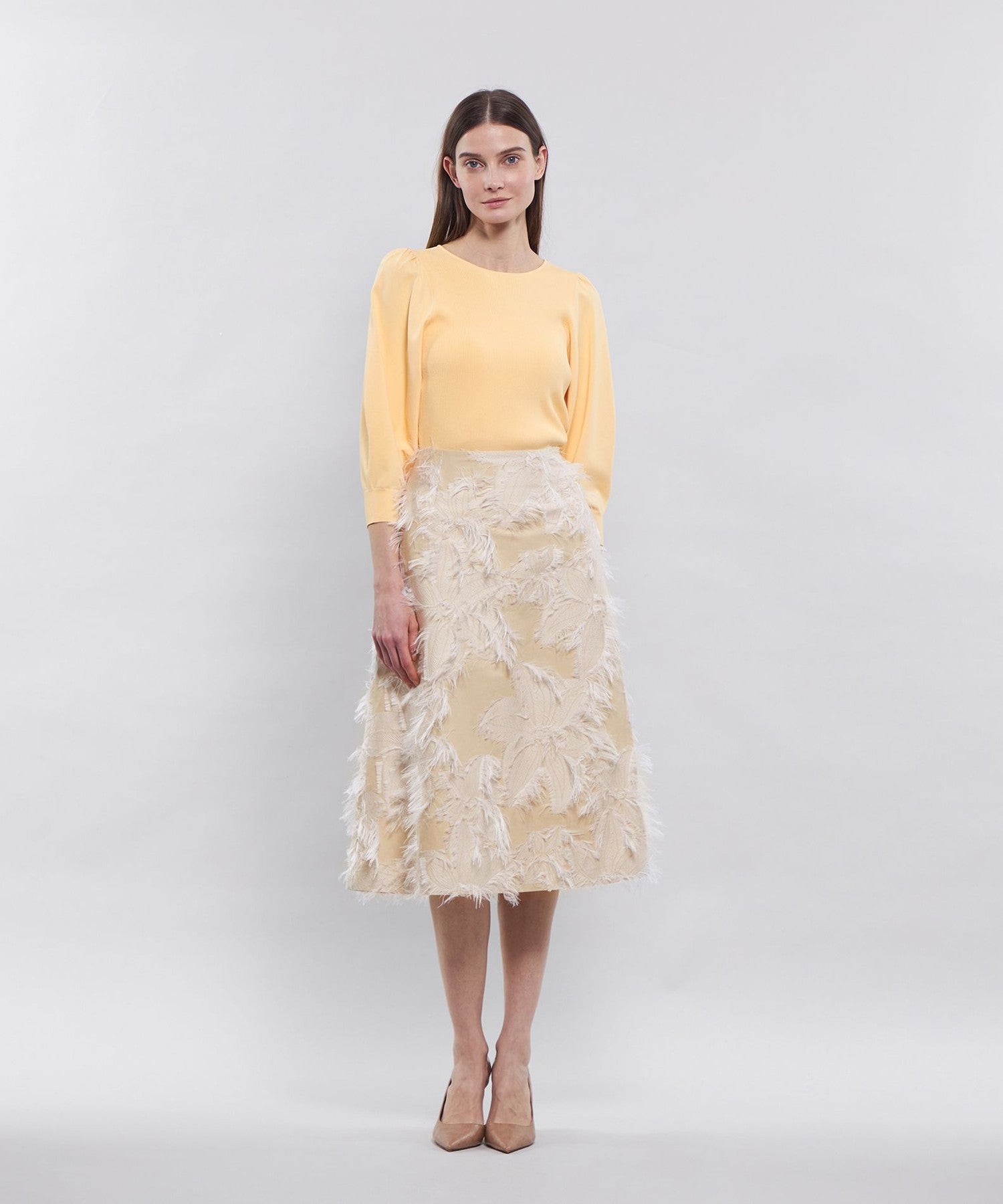 2321-M5N1551628__J,28,