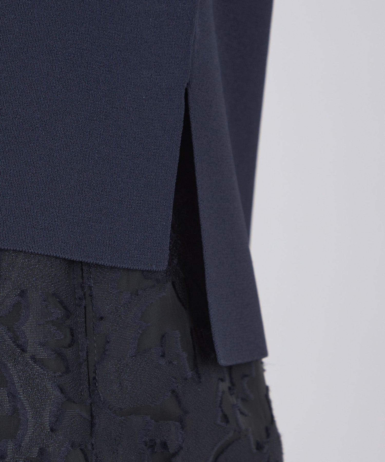 2321-M5N1651628__O,28,