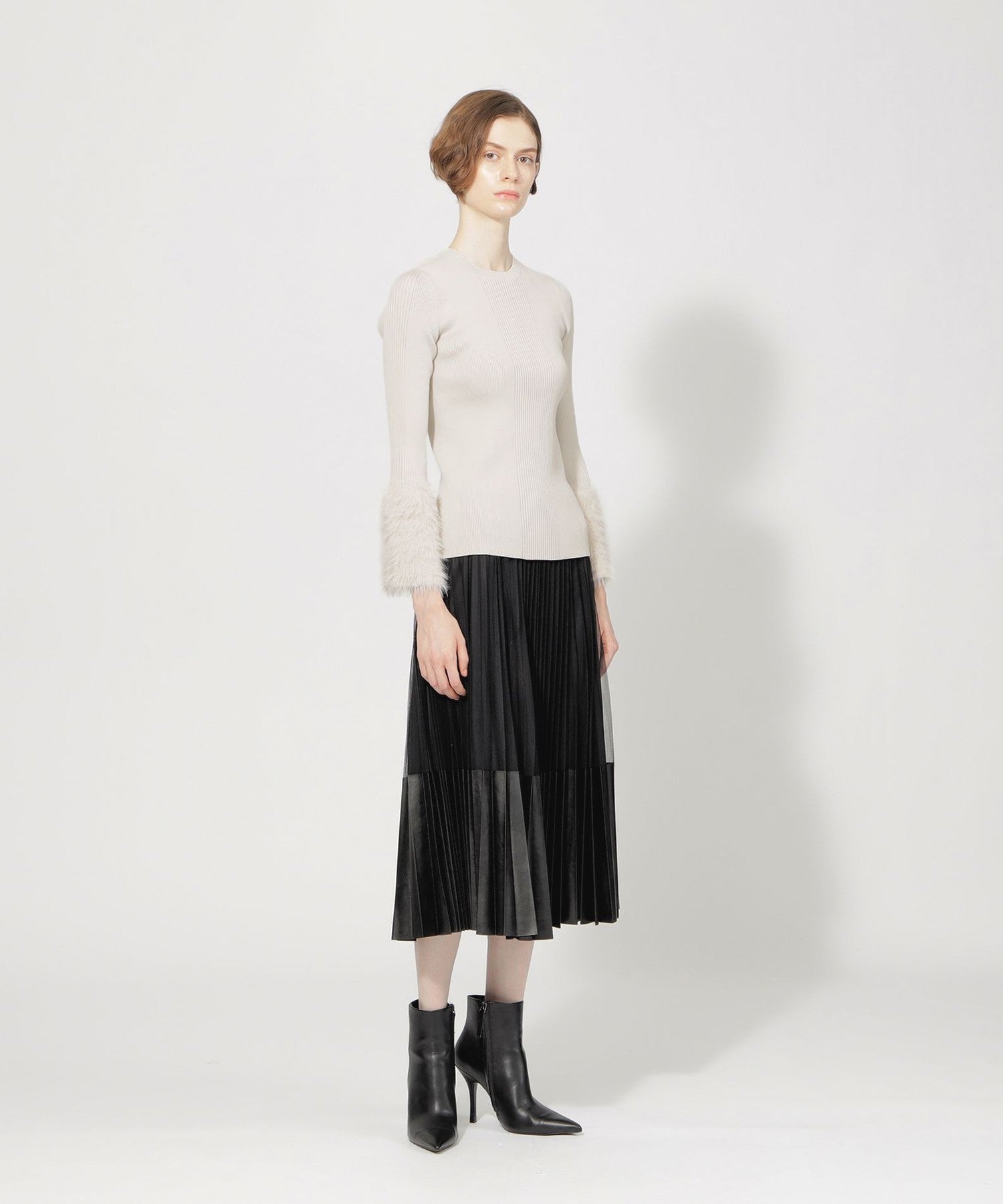 2321-M5N1743124__H,24,