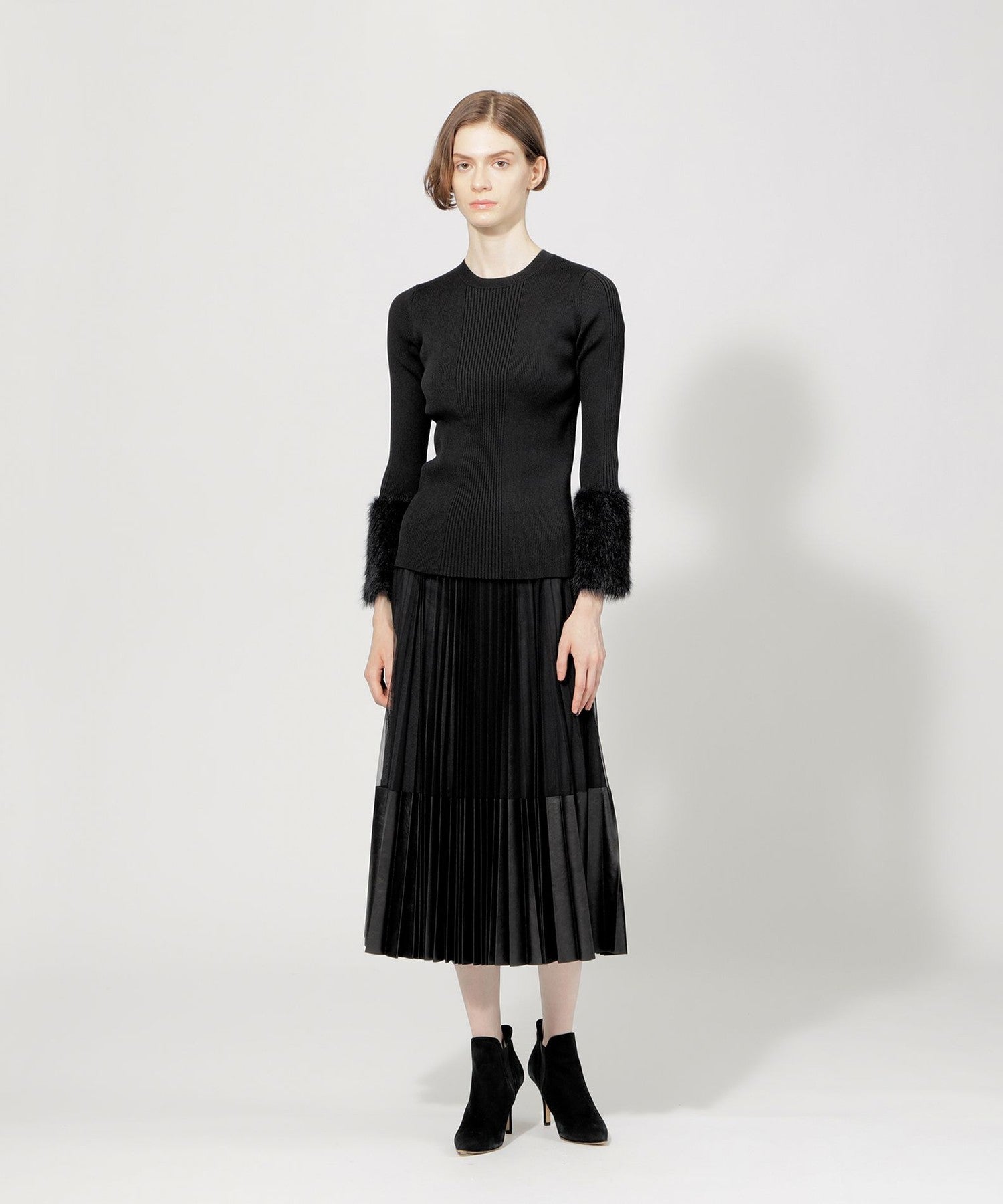 2321-M5N1743124__J,24,