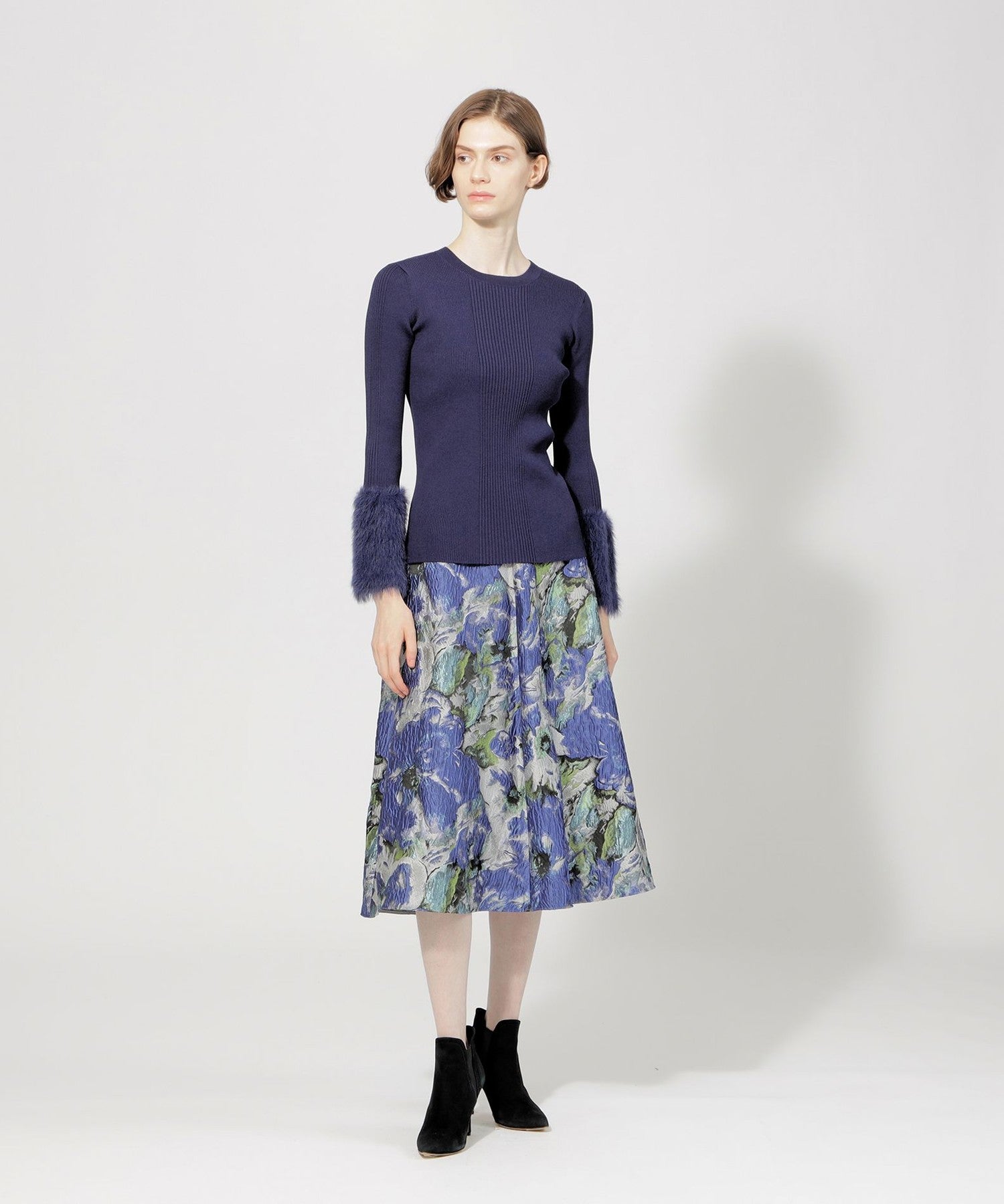 2321-M5N1743124__K,24,