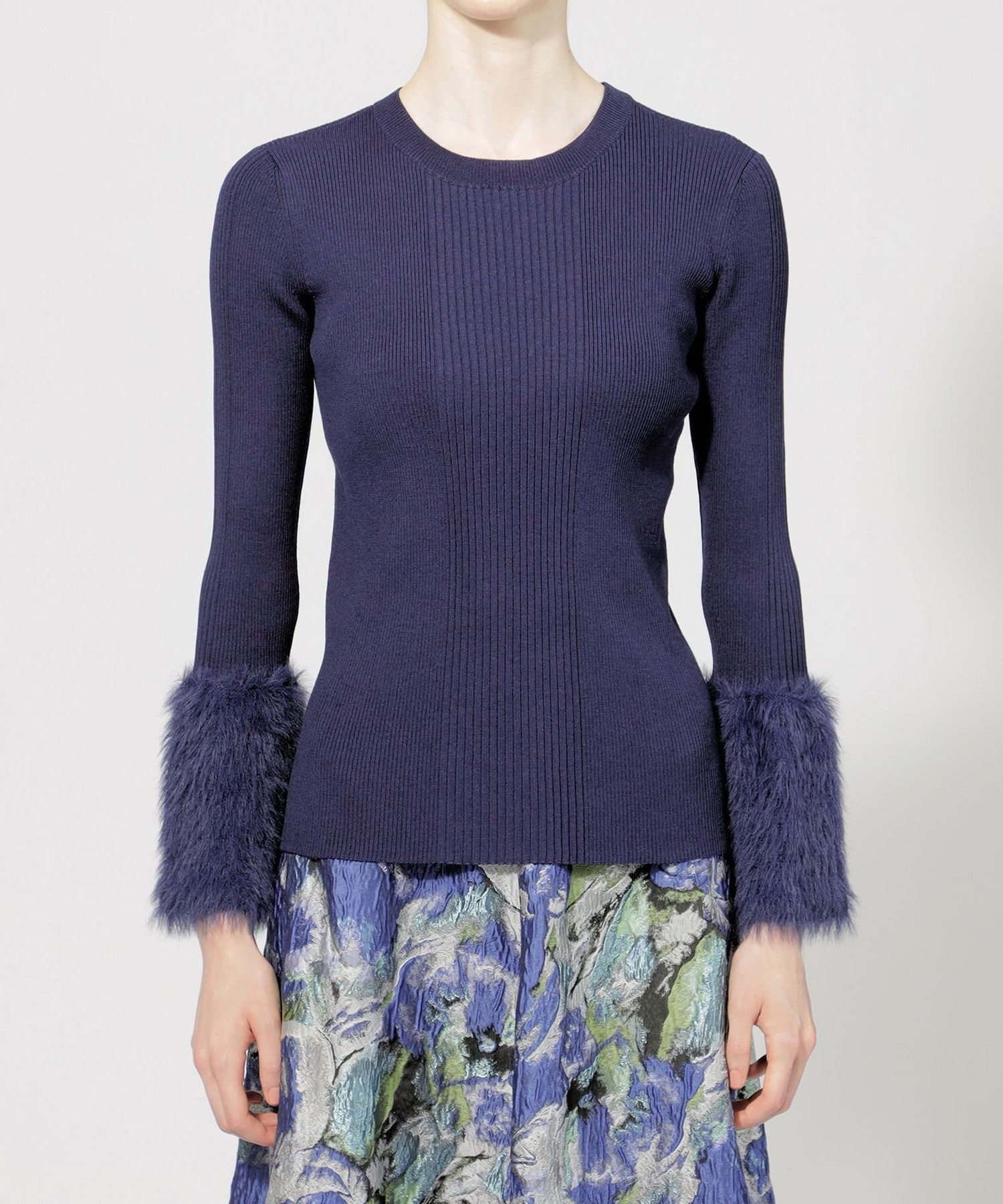 2321-M5N1743124__L,24,