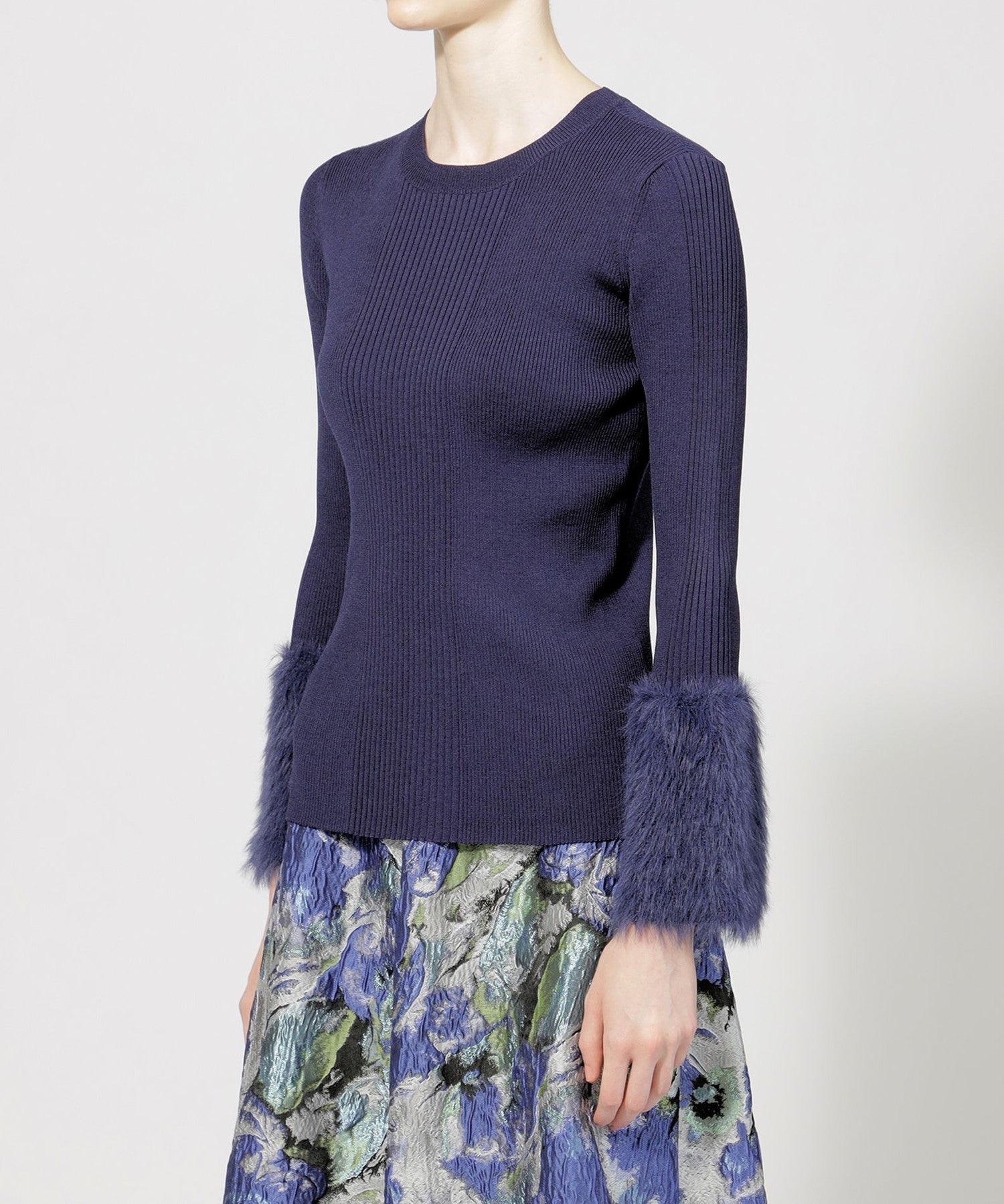 2321-M5N1743124__M,24,