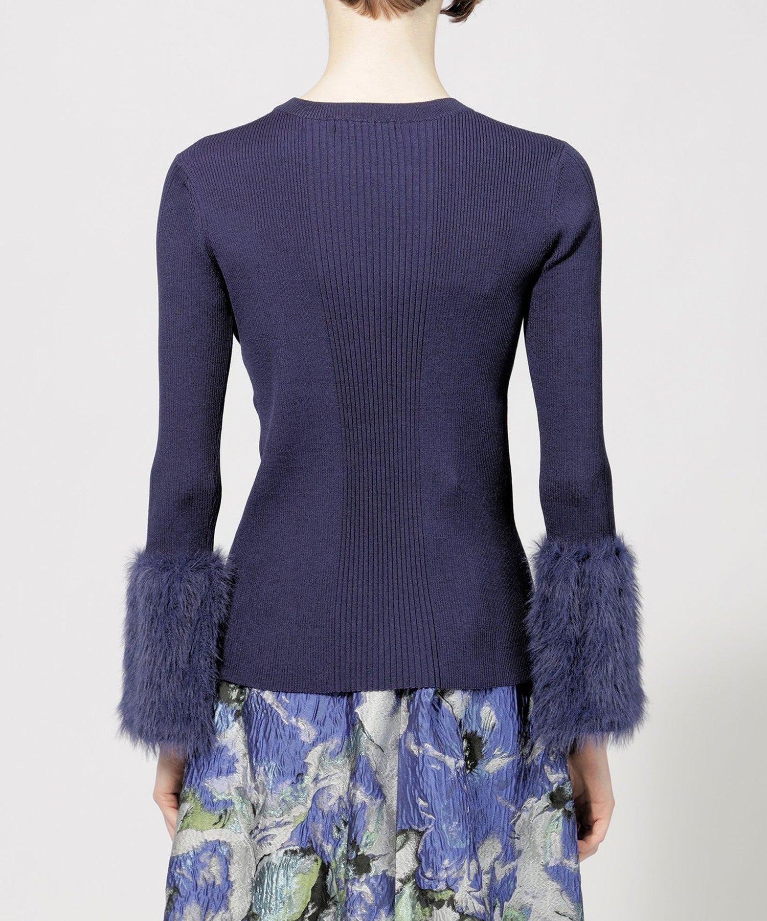 2321-M5N1743124__N,24,