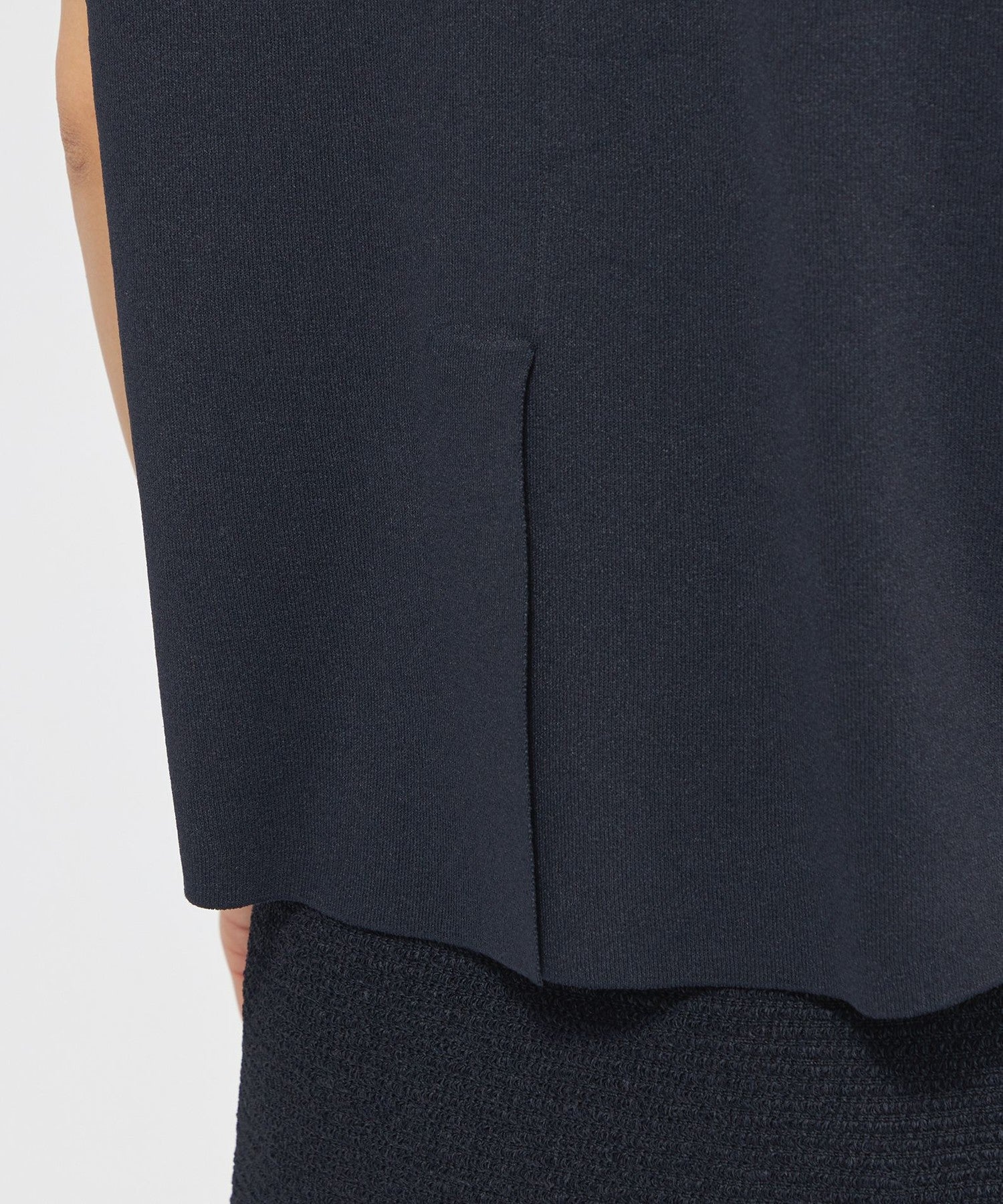 2321-M5N3655728__O,28,