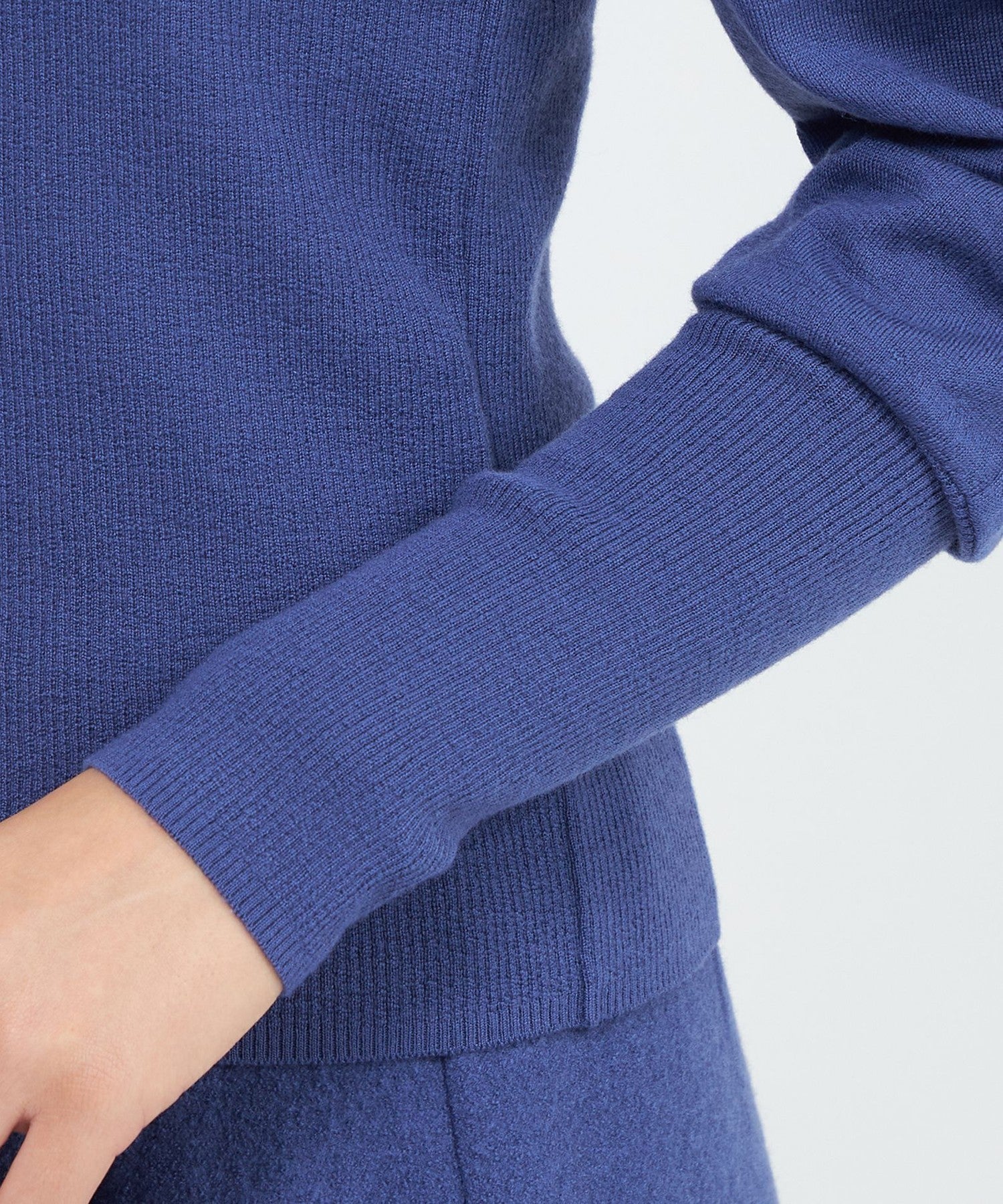 2321-M5N5366624__N,24,