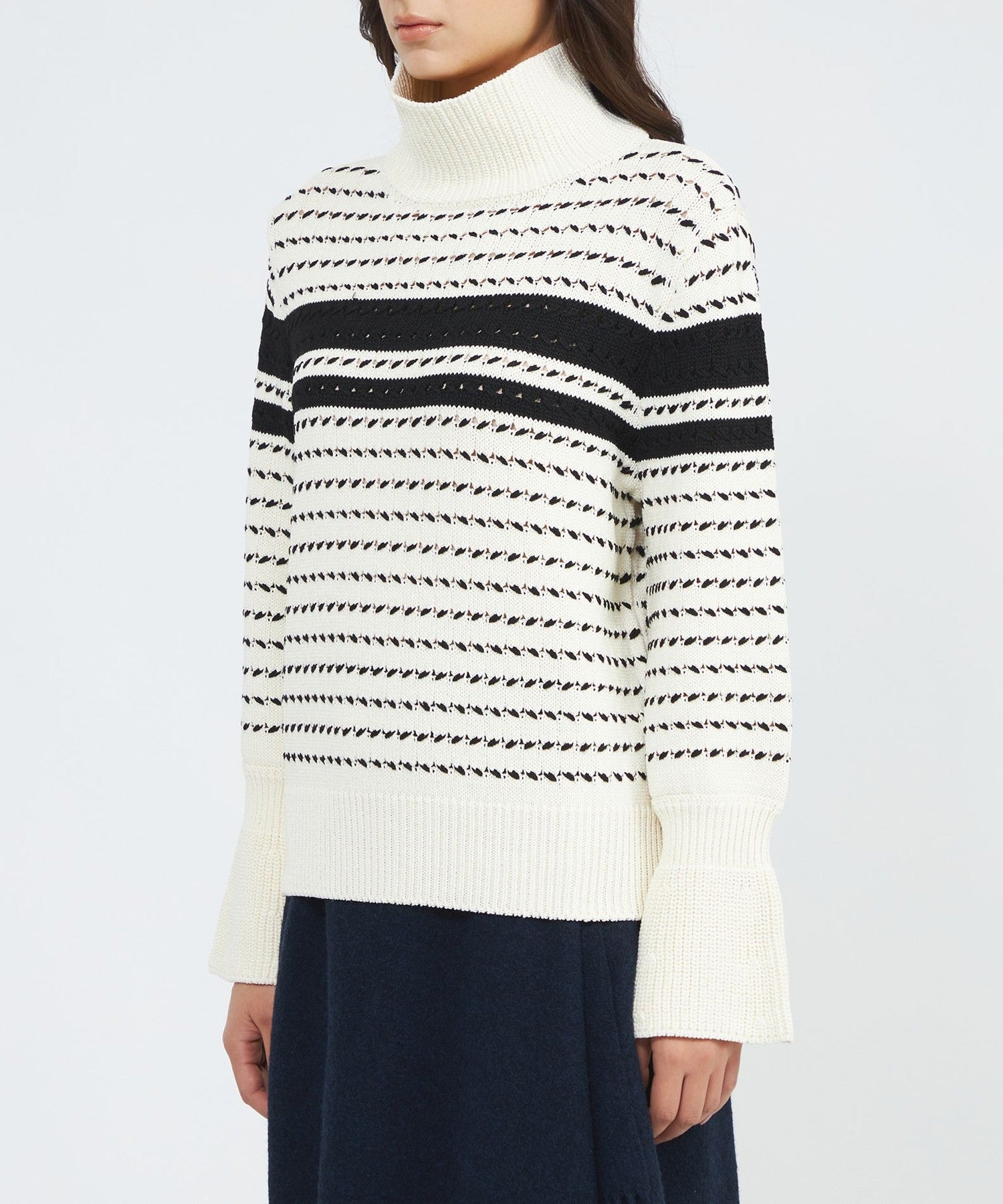 2321-M5N5566702__M,02,