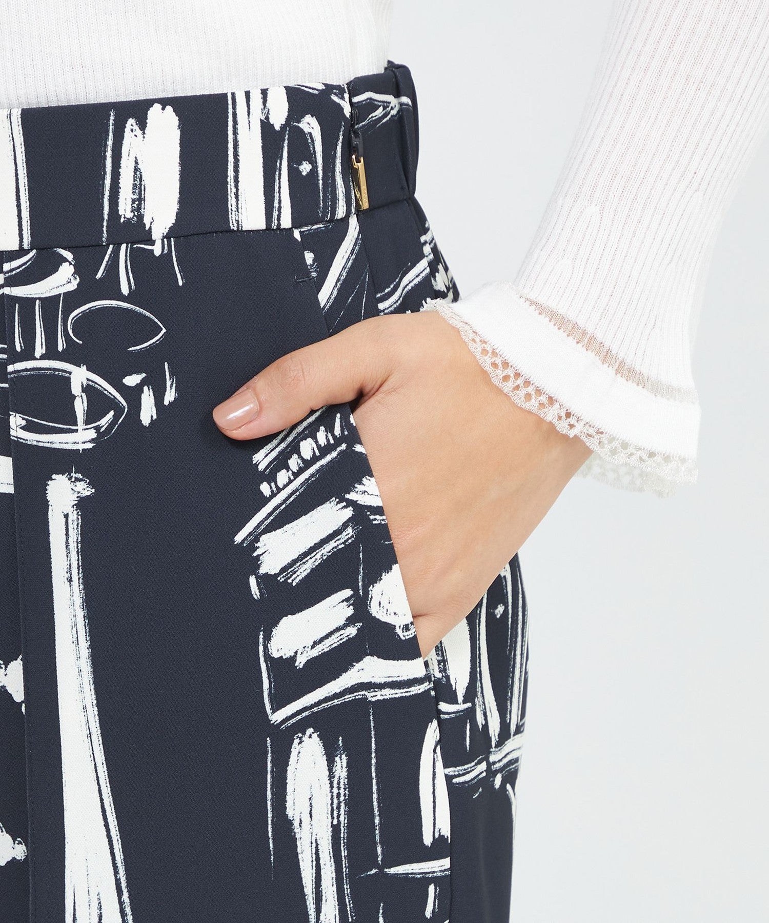 2321-M5R3666528__M,28,