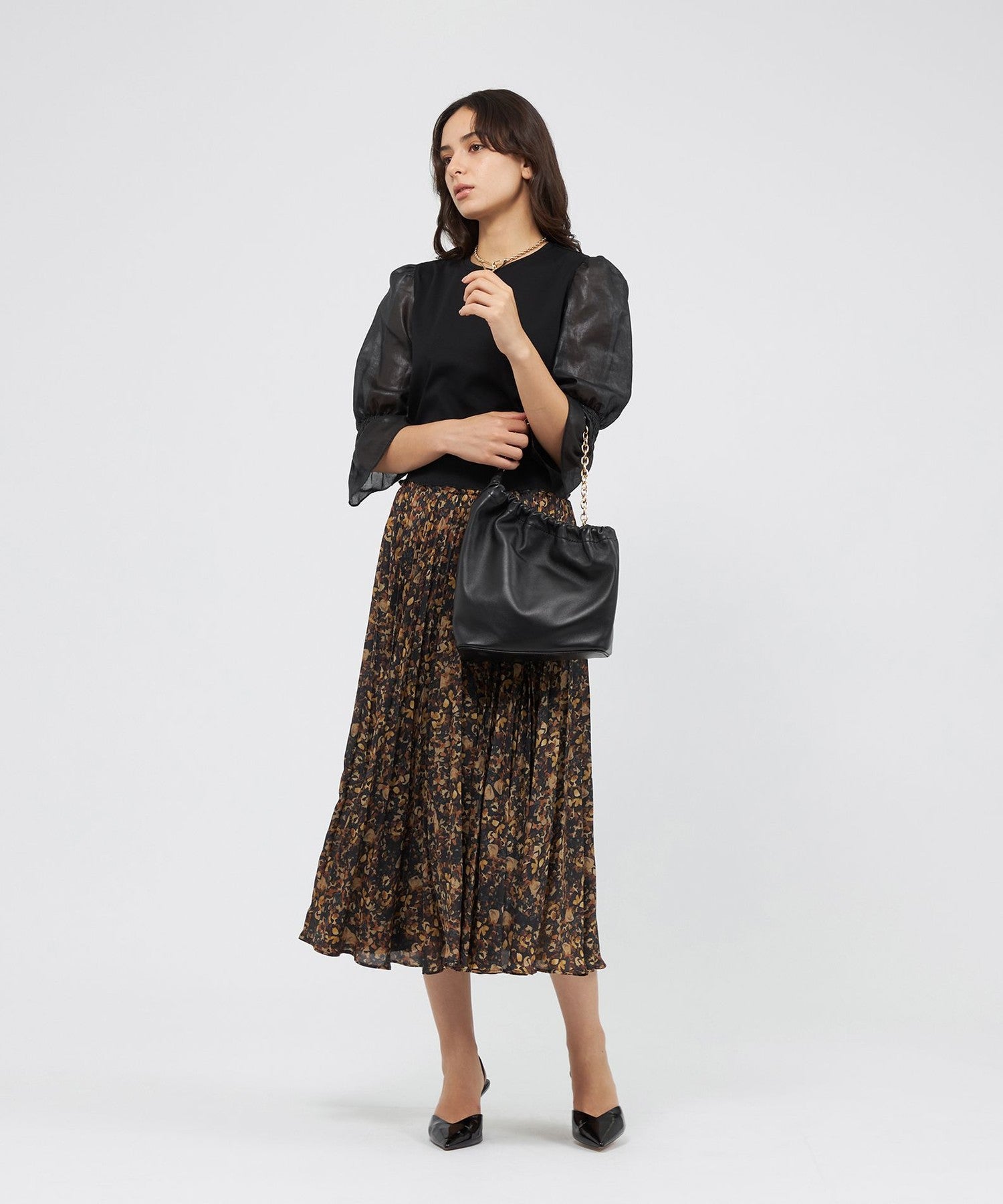 2321-M5S2561628__H,28,