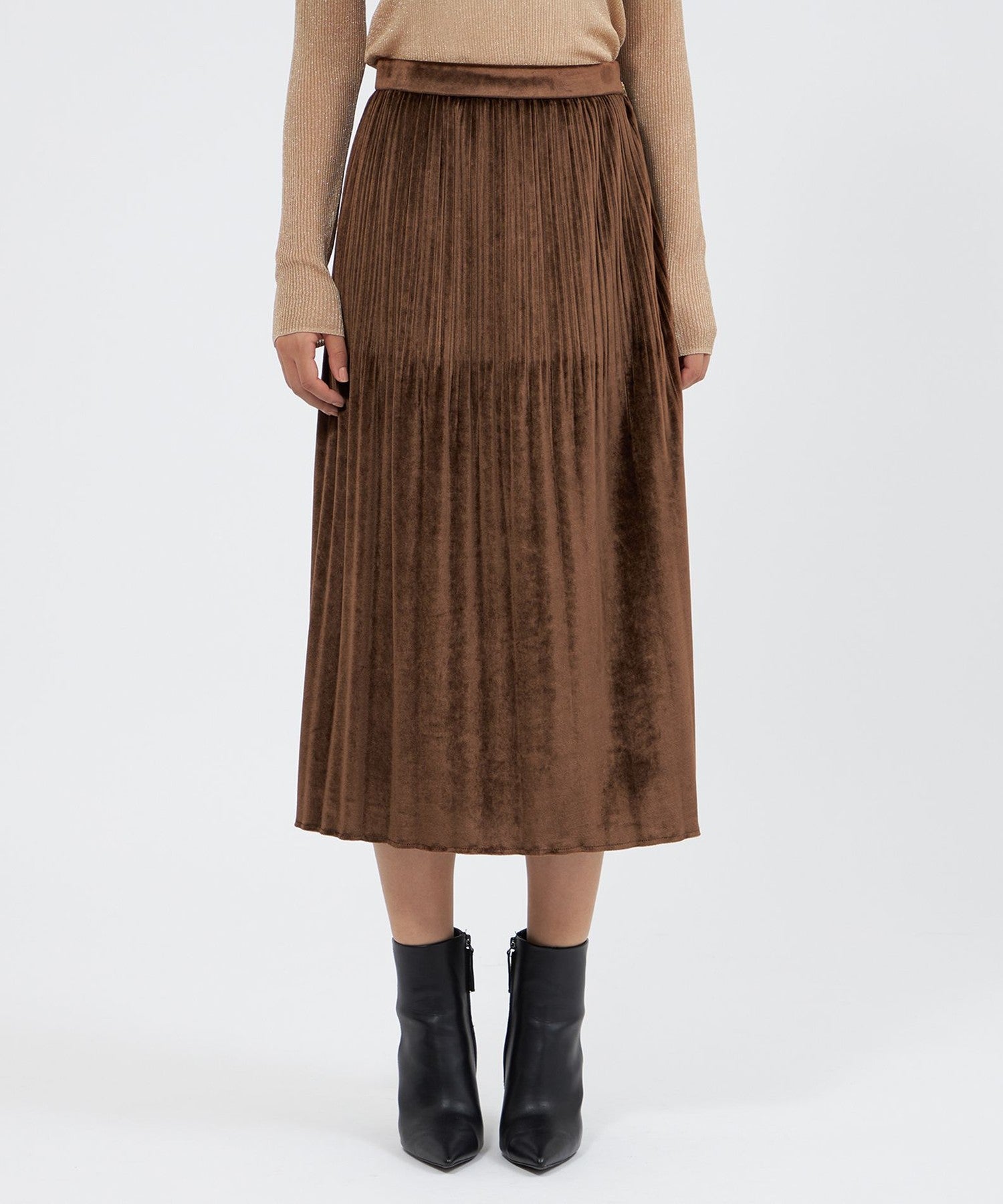 2321-M5S3163856__M,56,