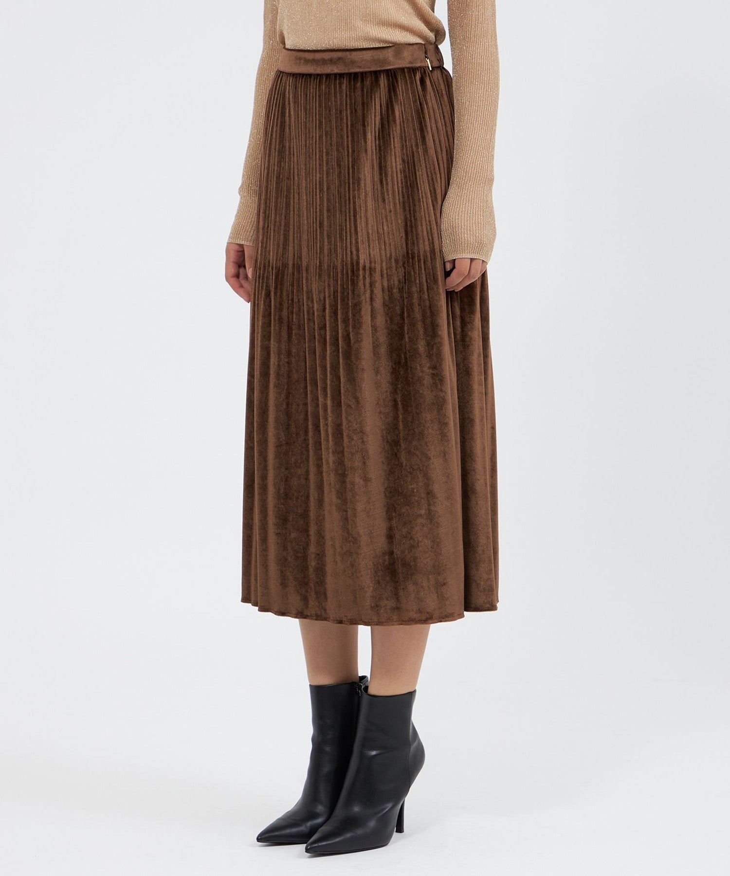 2321-M5S3163856__N,56,