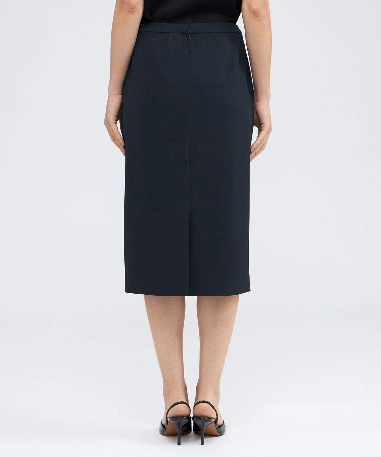 2321-M5S3558928__M,28,