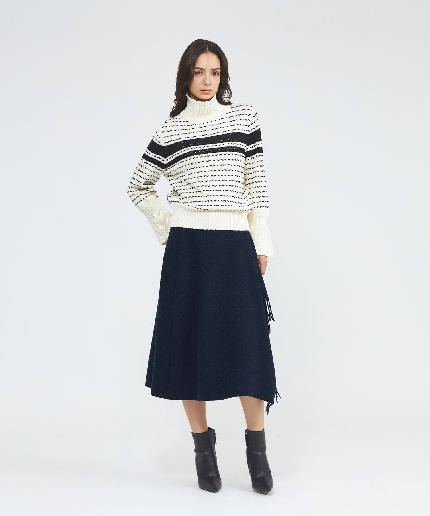 2321-M5S4366628__J,28,