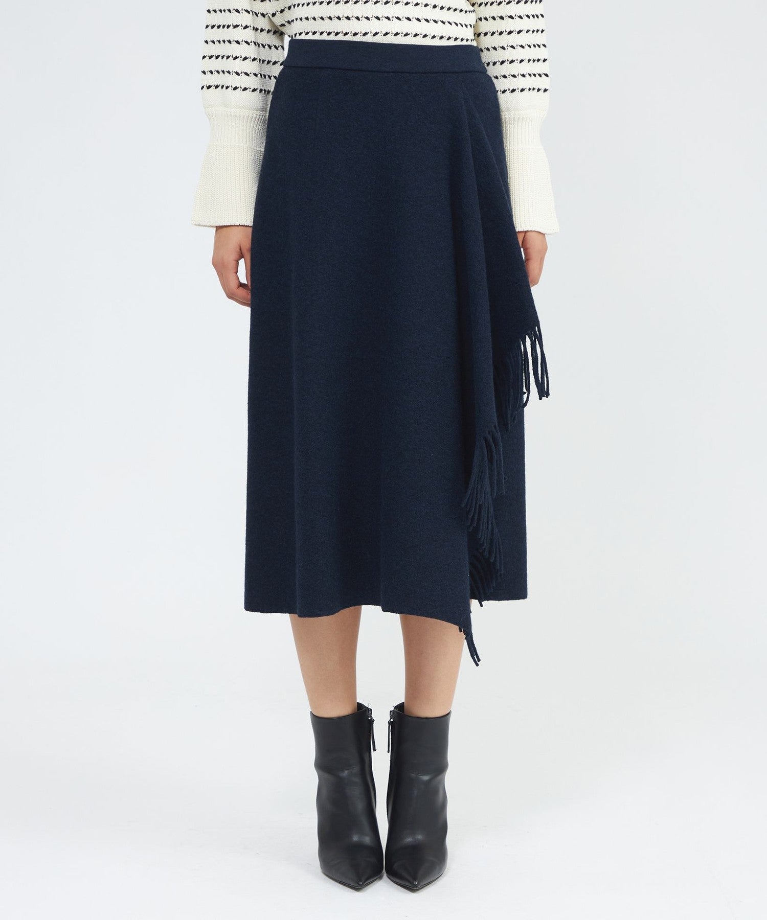 2321-M5S4366628__K,28,