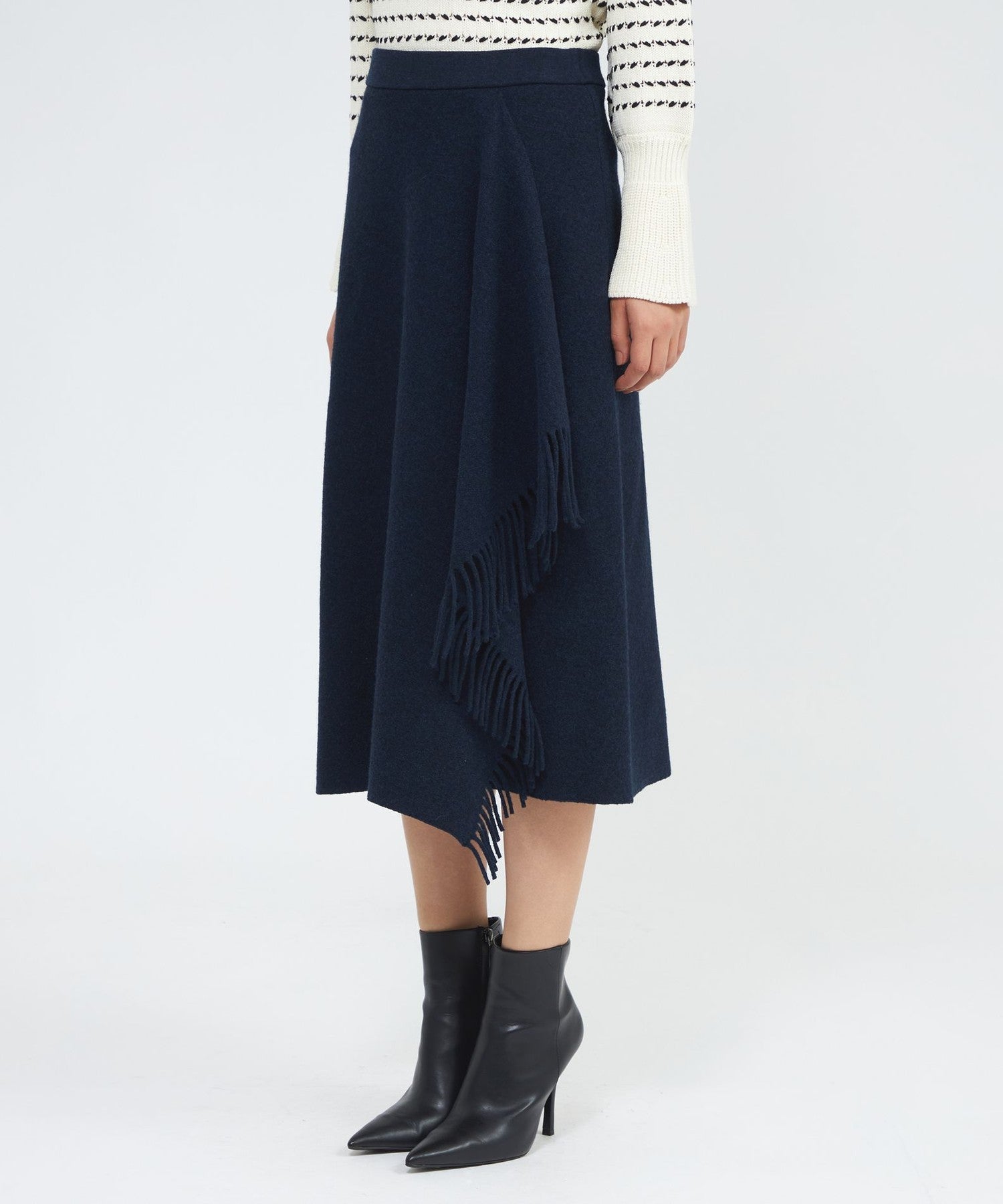 2321-M5S4366628__L,28,