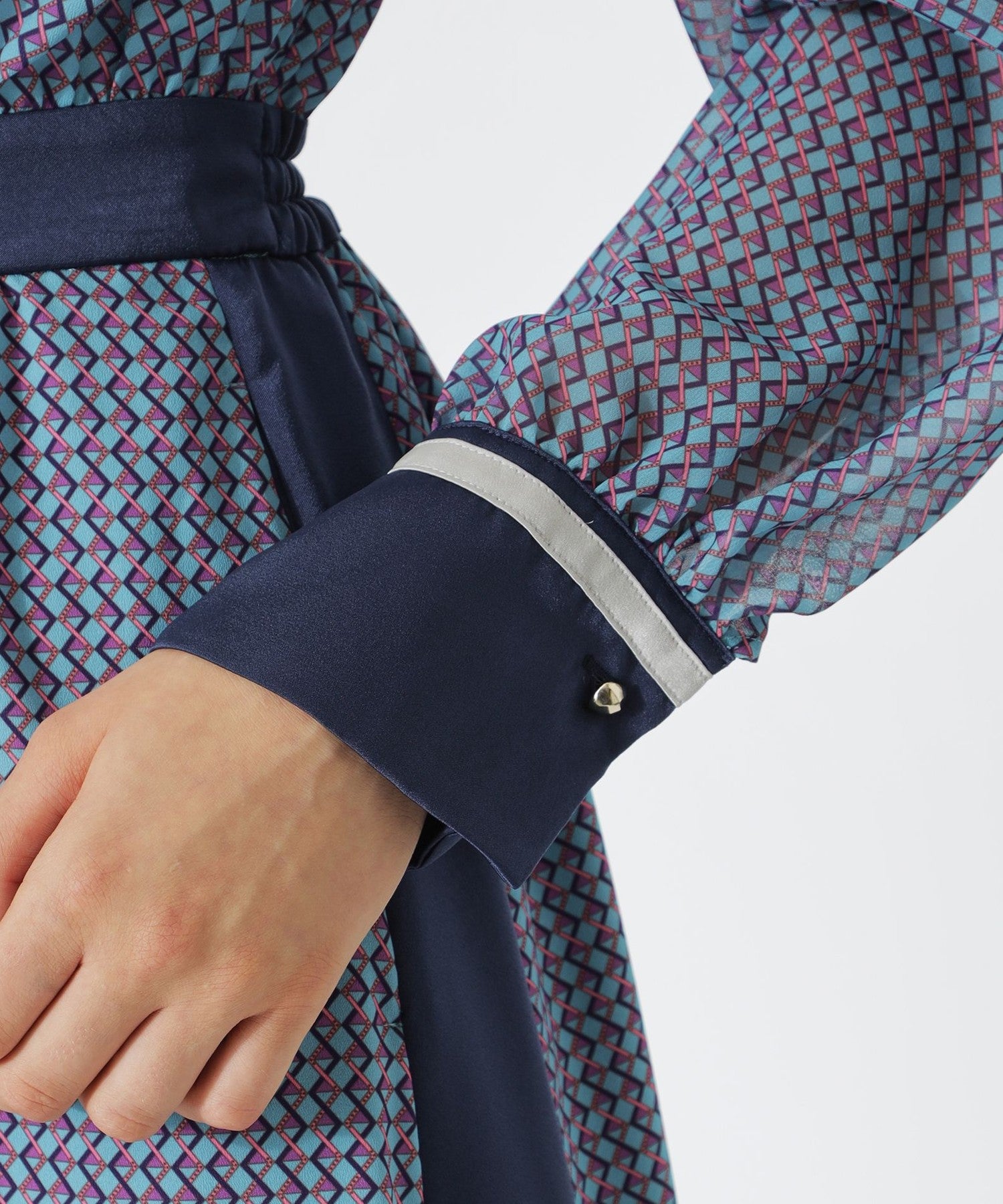 2352-62J7941023__N,23,